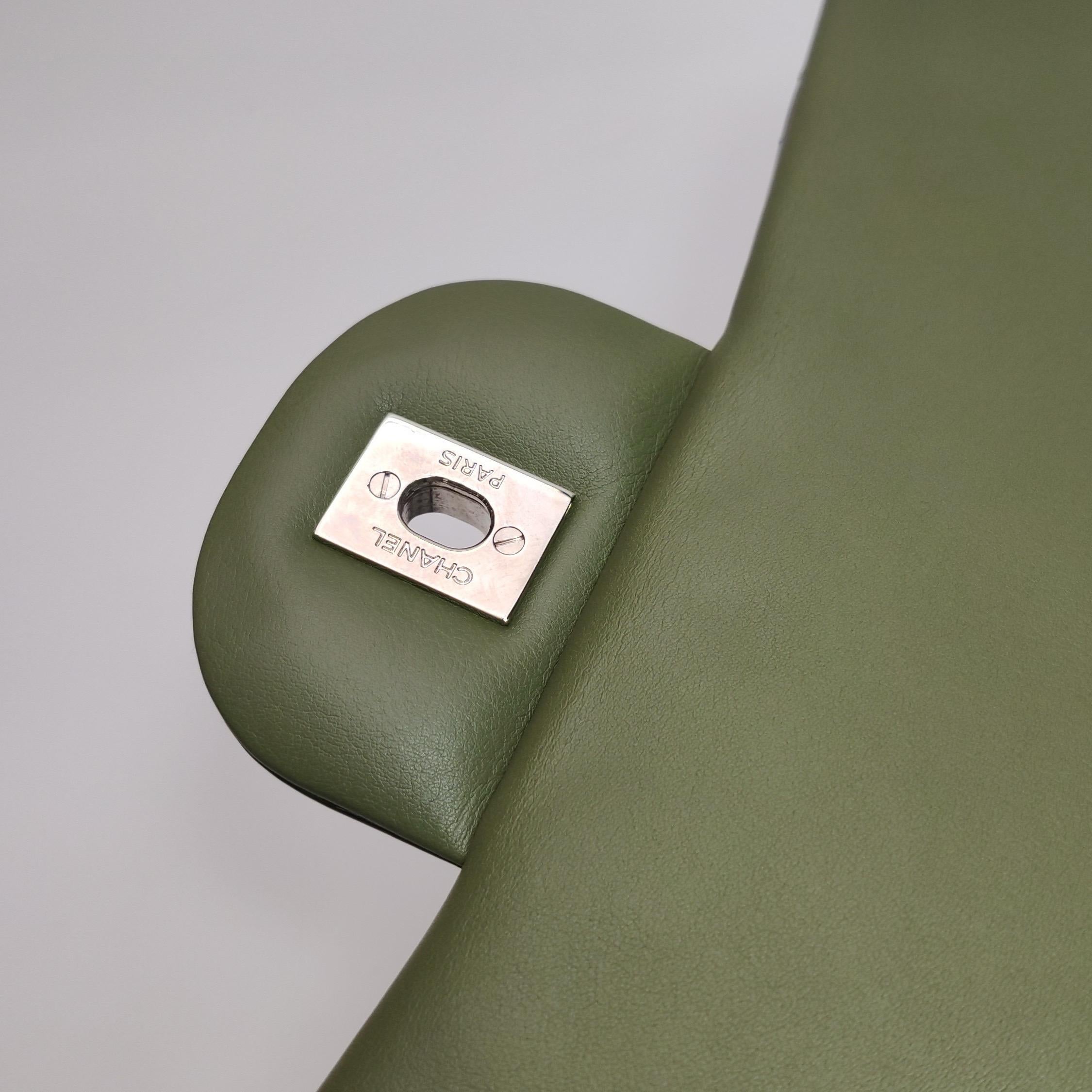 Chanel Classic Flap Maxi Metallic Green Patent Leather Double Flap Sliver HW For Sale 7