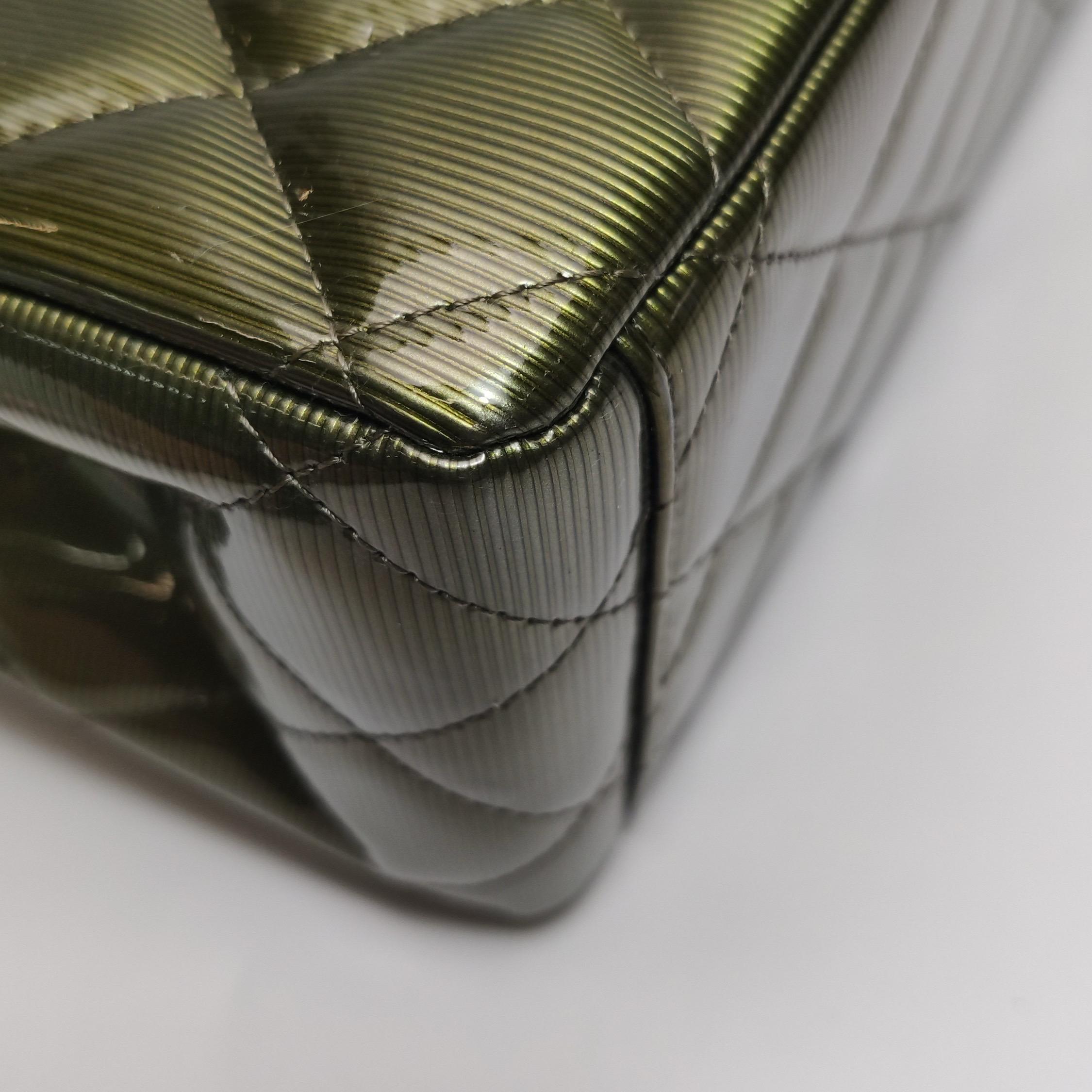 Chanel Classic Flap Maxi Metallic Green Patent Leather Double Flap Sliver HW For Sale 8