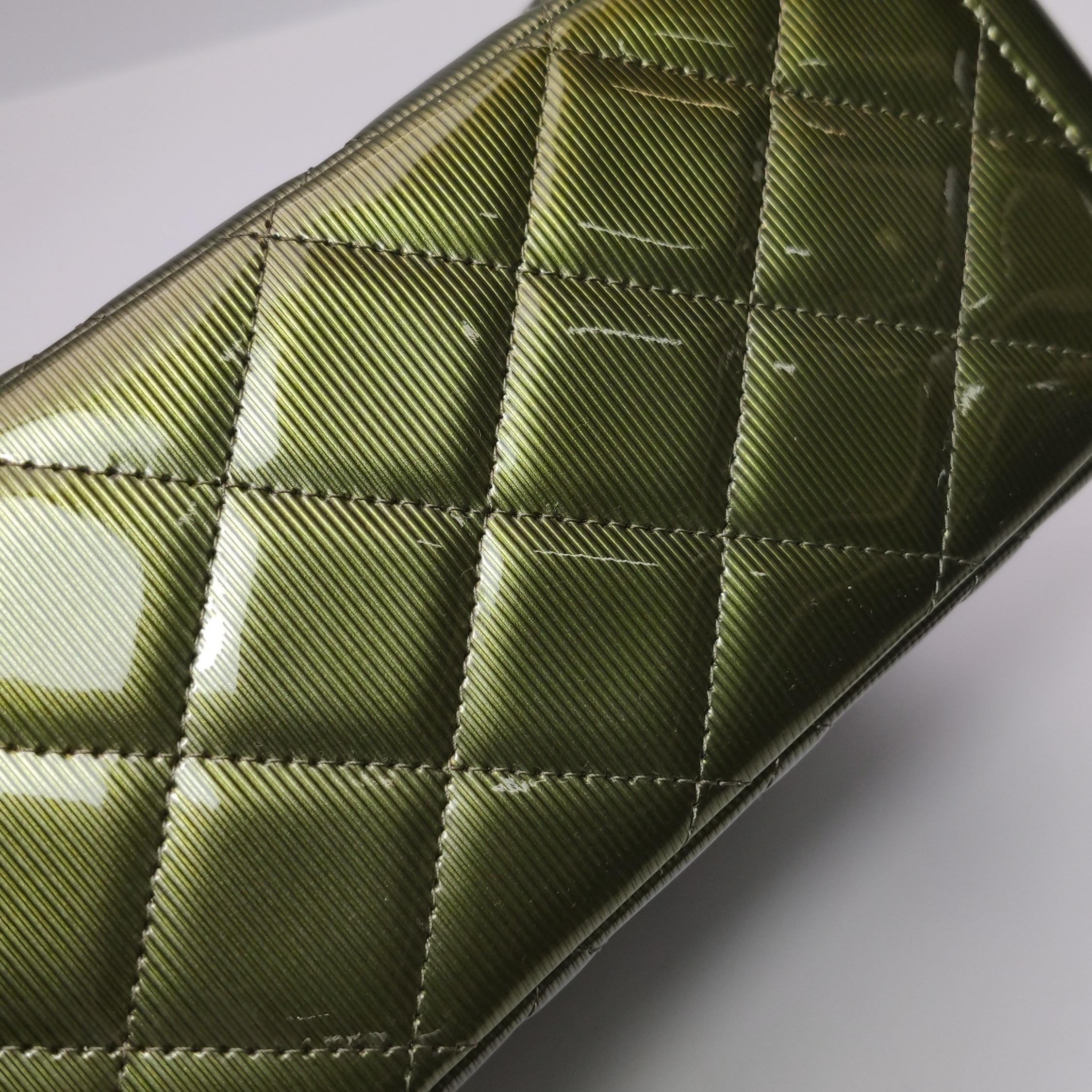 Chanel Classic Flap Maxi Metallic Green Patent Leather Double Flap Sliver HW For Sale 12