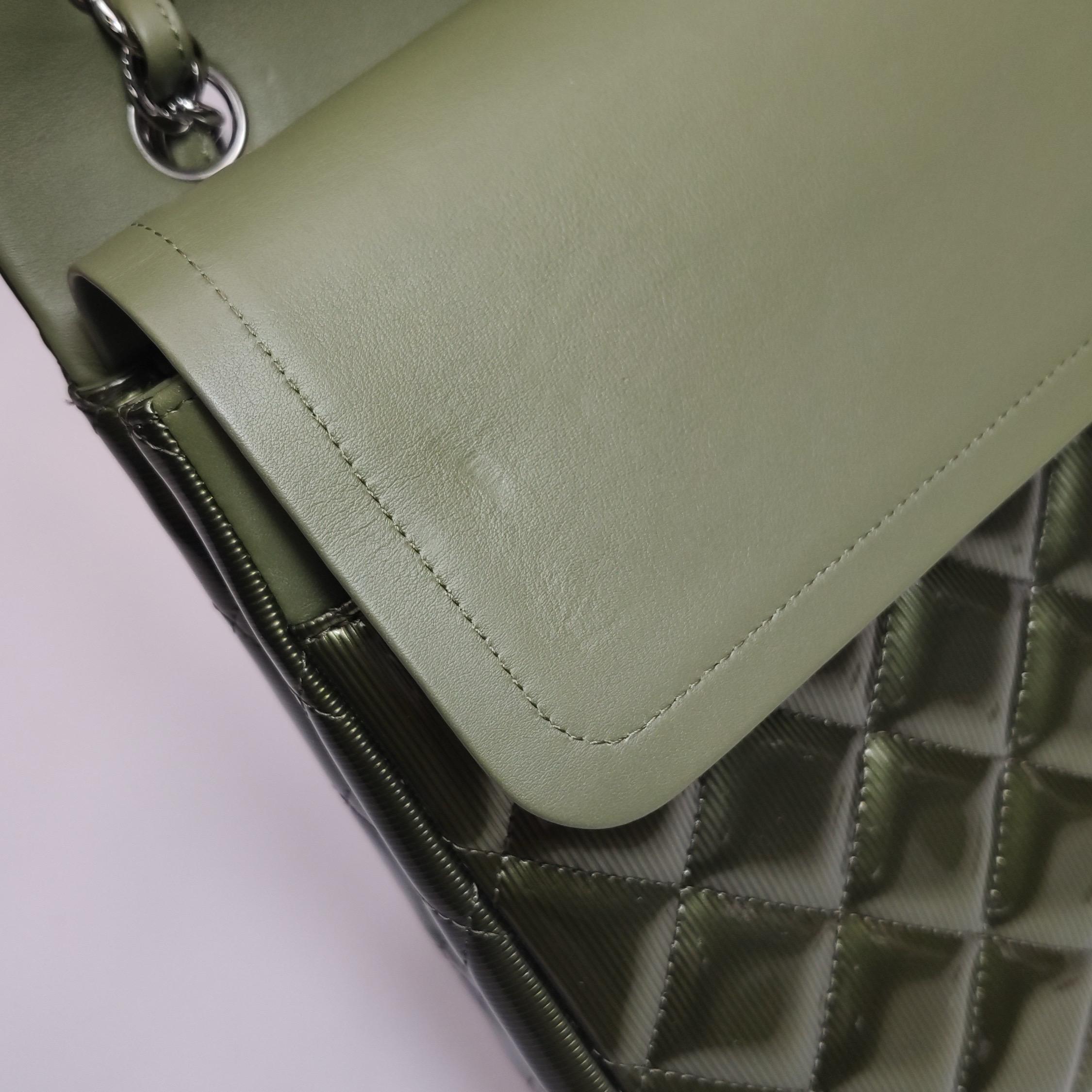 Chanel Classic Flap Maxi Metallic Green Patent Leather Double Flap Sliver HW For Sale 14