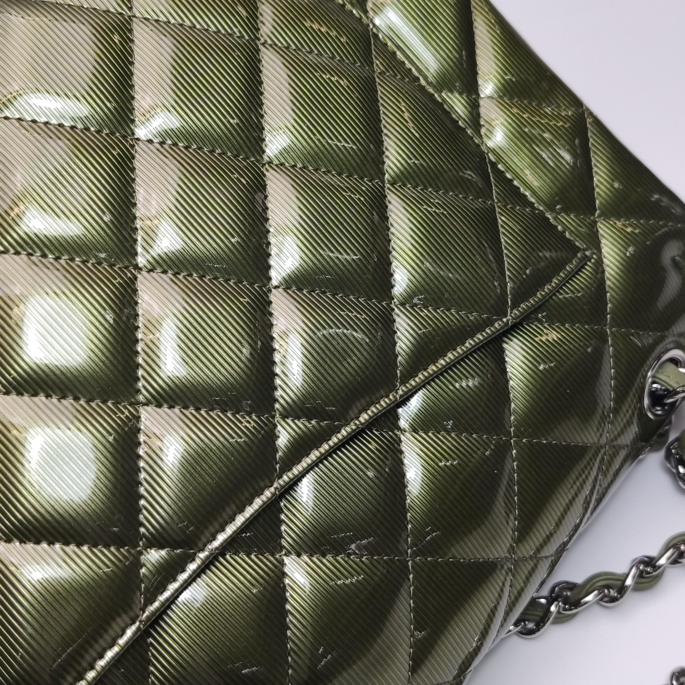 Chanel Classic Flap Maxi Metallic Green Patent Leather Double Flap Sliver HW For Sale 15