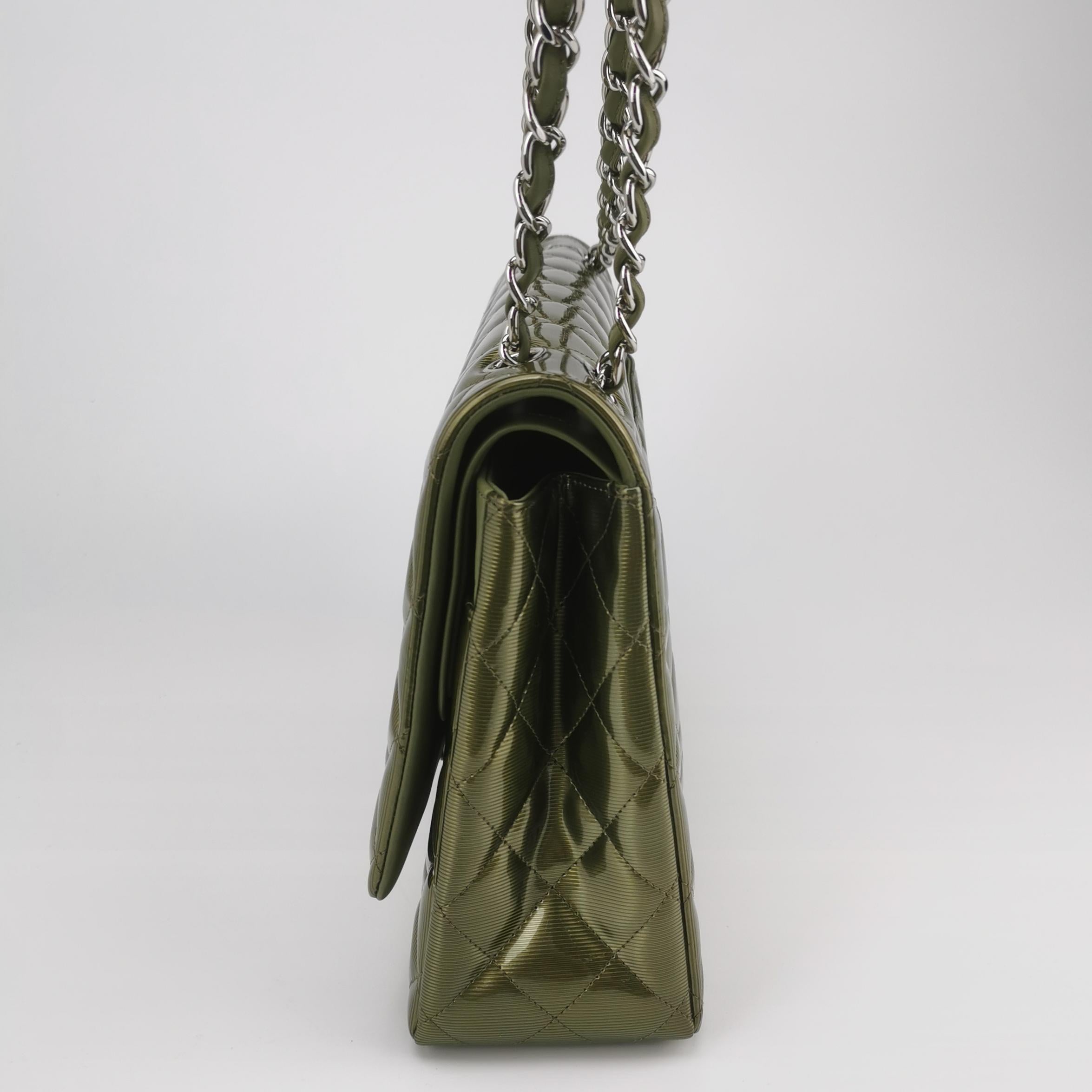 Brown Chanel Classic Flap Maxi Metallic Green Patent Leather Double Flap Sliver HW For Sale