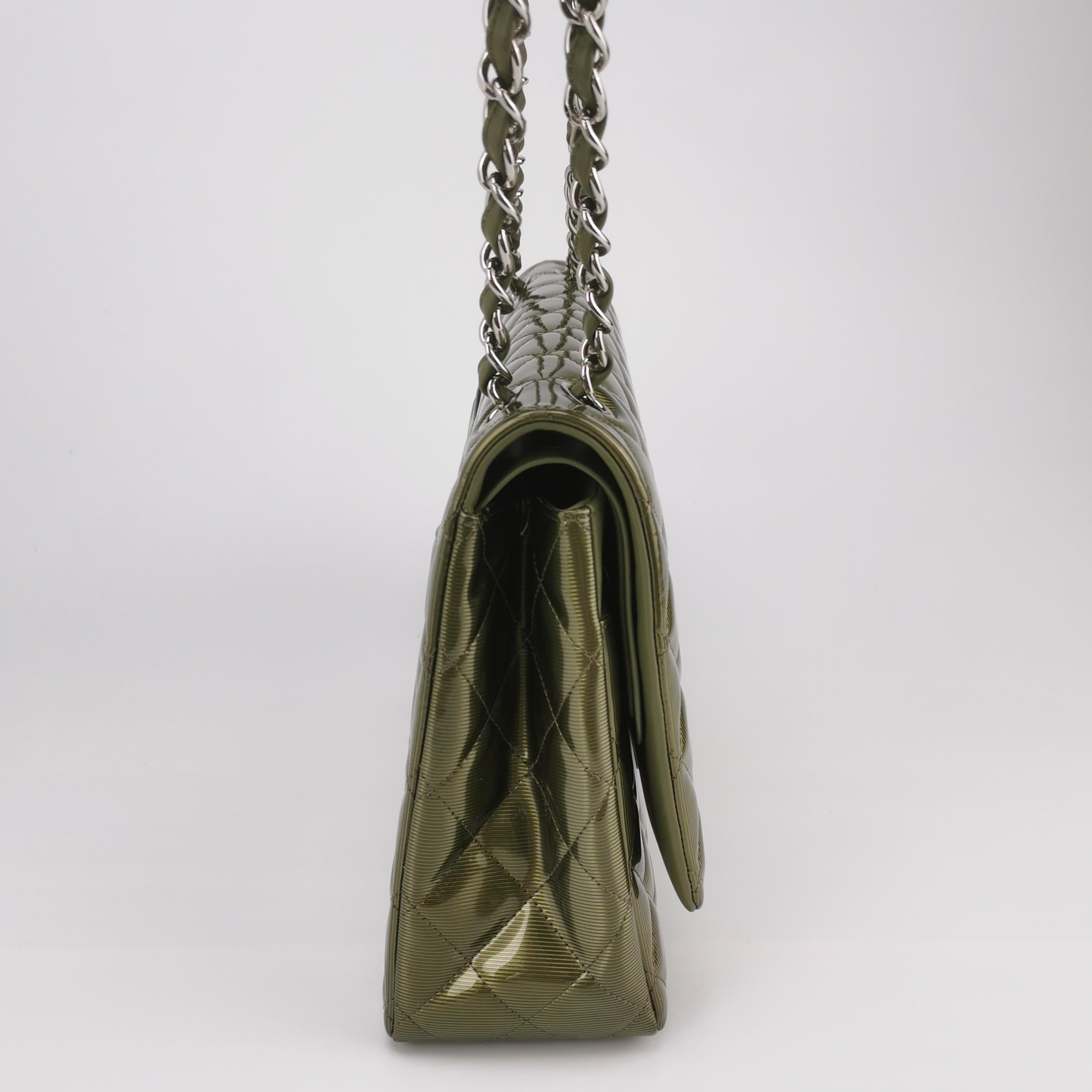 Chanel Classic Flap Maxi Metallic Green Patent Leather Double Flap Sliver HW For Sale 1