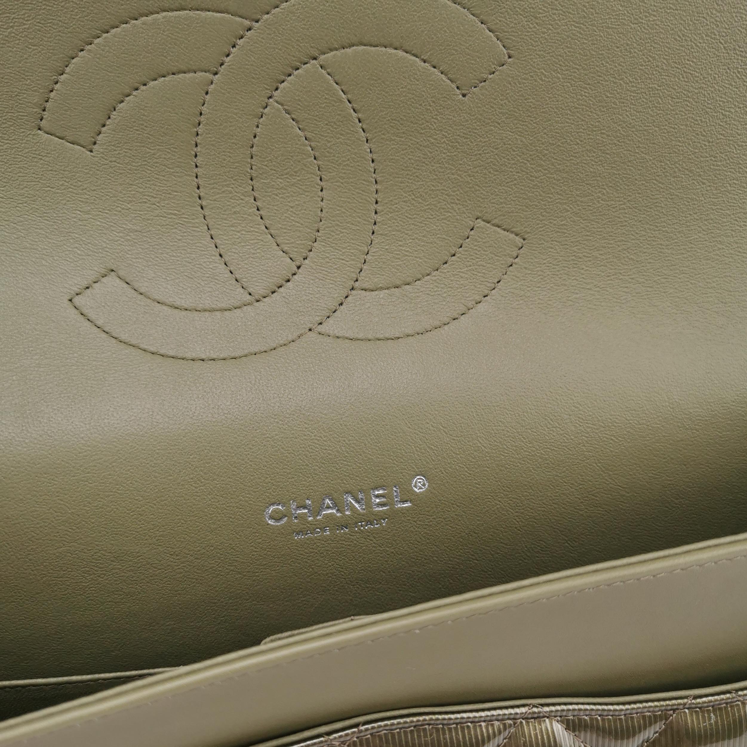 Chanel Classic Flap Maxi Metallic Green Patent Leather Double Flap Sliver HW For Sale 2