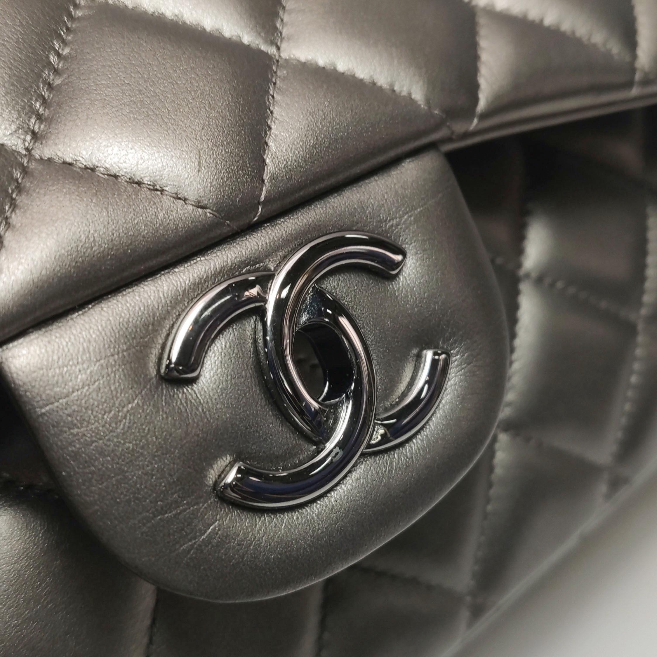 Chanel Classic Flap Maxi Metallic Lambskin Leather Double Flap Sliver Hardware in vendita 6