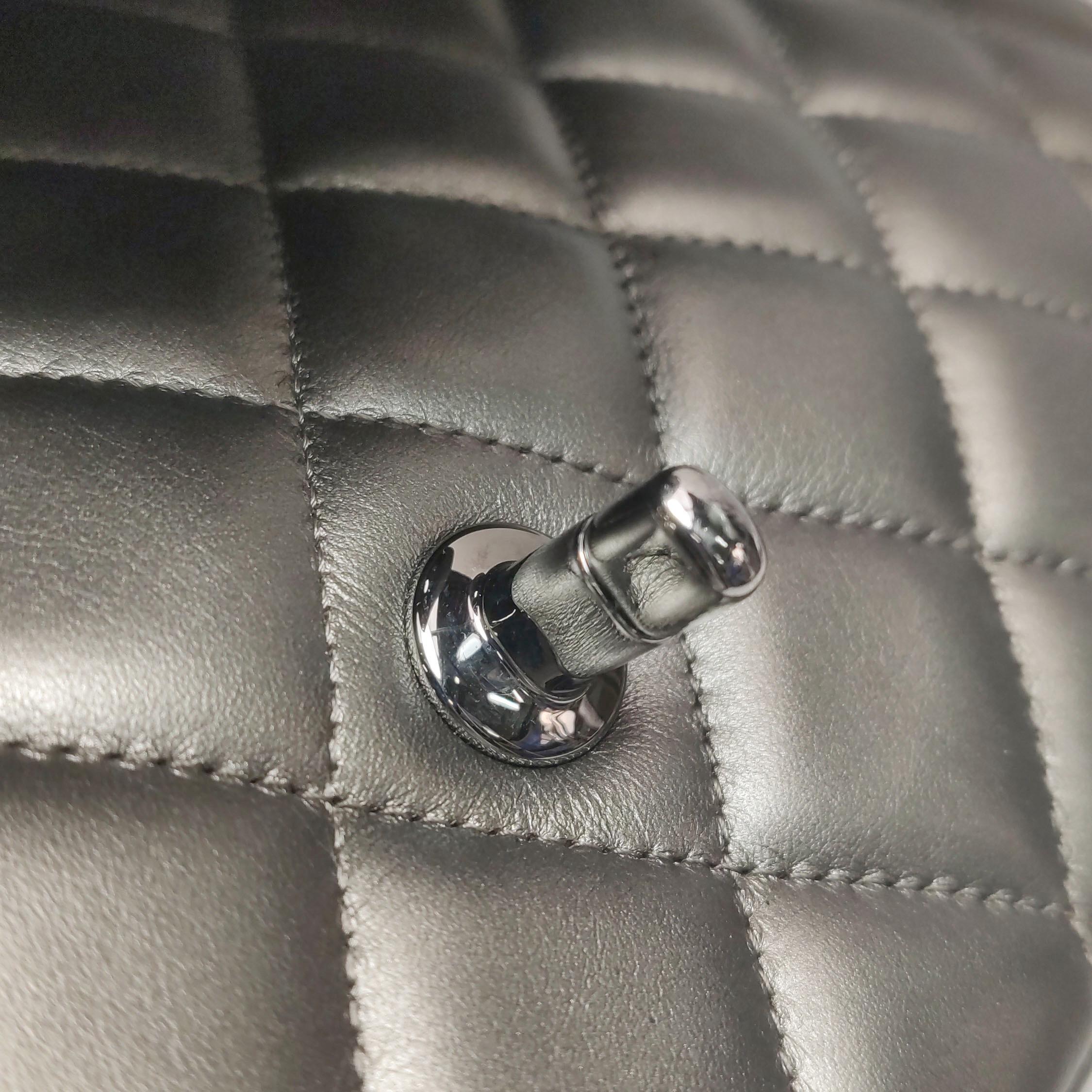 Chanel Classic Flap Maxi Metallic Lambskin Leather Double Flap Sliver Hardware in vendita 8