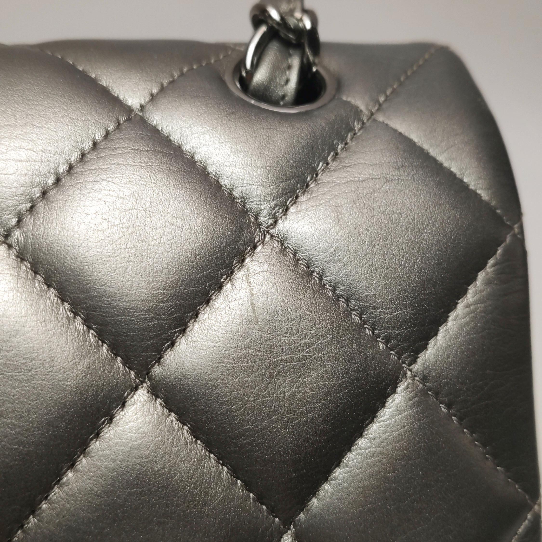 Chanel Classic Flap Maxi Metallic Lambskin Leather Double Flap Sliver Hardware in vendita 15