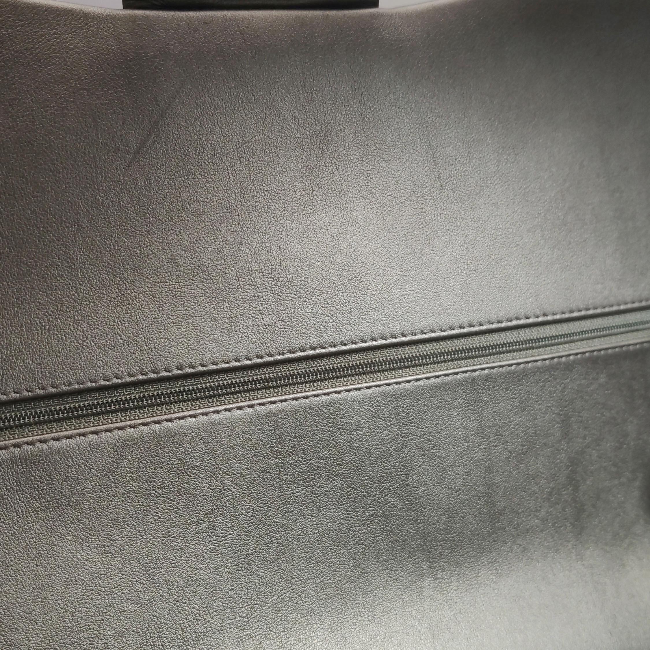 Chanel Classic Flap Maxi Metallic Lambskin Leather Double Flap Sliver Hardware in vendita 4