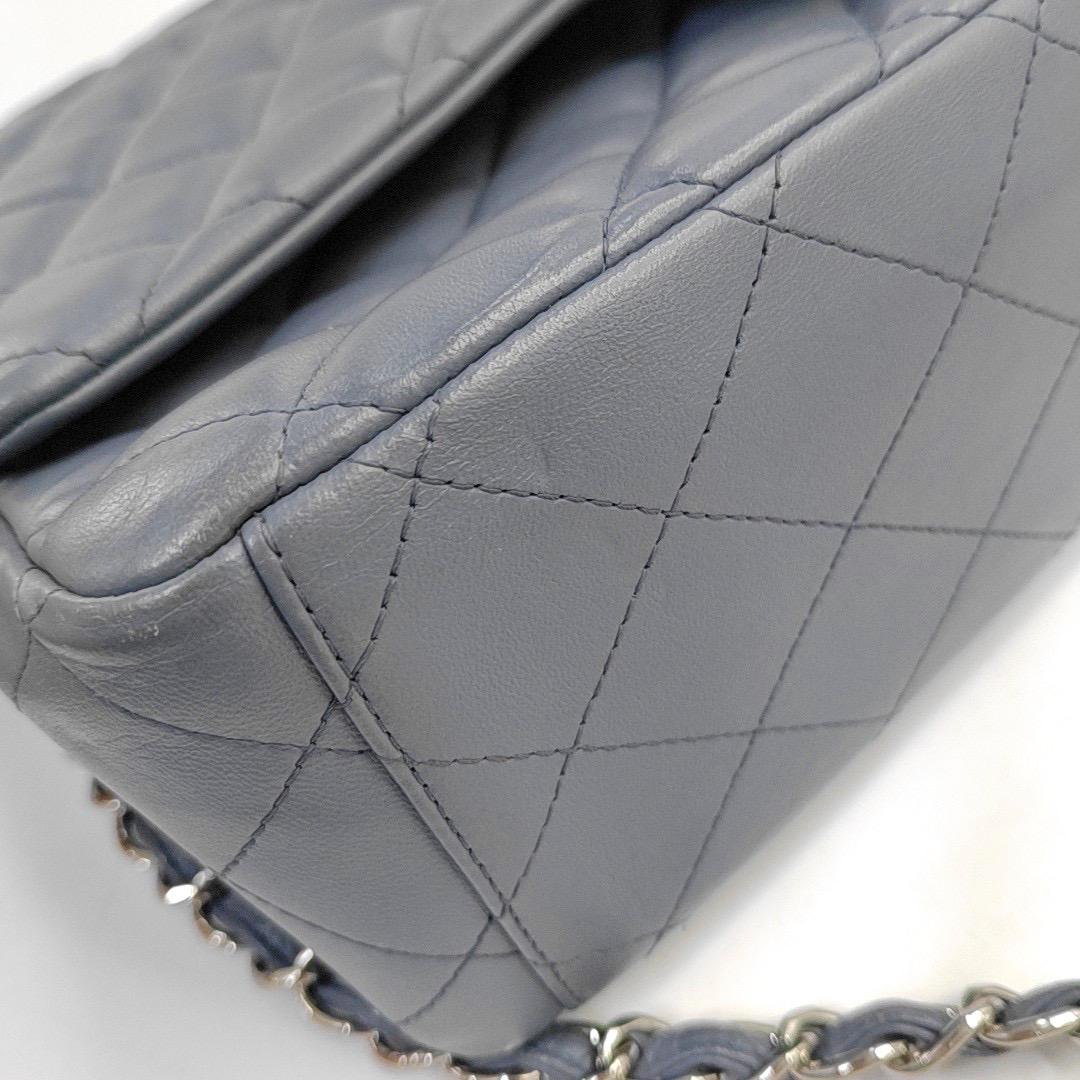 Chanel Classic Flap Maxi Misty Blue in pelle d'agnello con doppia pattina e Silver-ton in vendita 8
