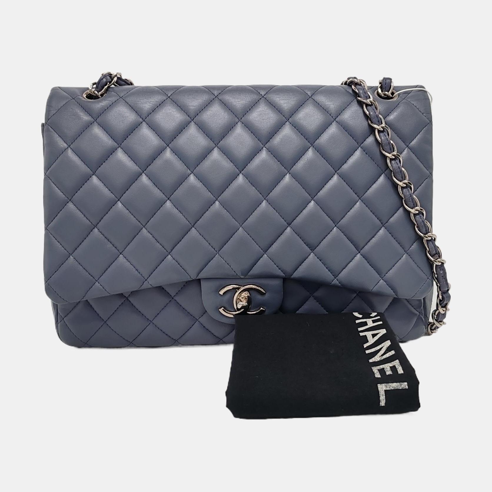 Chanel Classic Flap Maxi Misty Blue in pelle d'agnello con doppia pattina e Silver-ton in vendita 1
