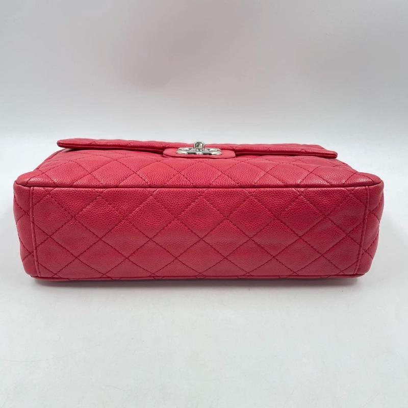 Chanel Classic Flap Maxi Rotes Kaviar-Leder Silberfarbene Hardware Riesiges CC-Logo im Angebot 6