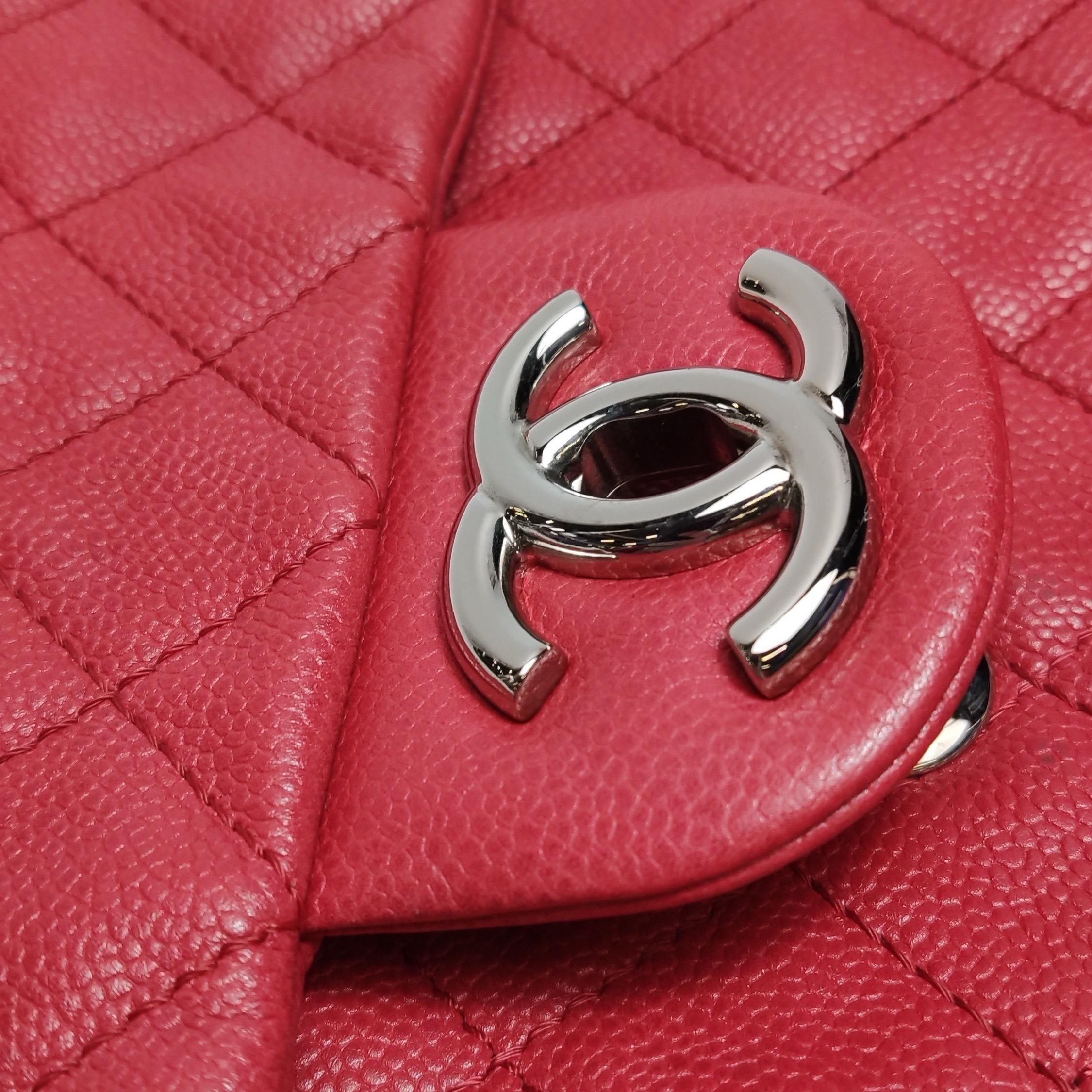 Chanel Classic Flap Maxi Rotes Kaviar-Leder Silberfarbene Hardware Riesiges CC-Logo im Angebot 12