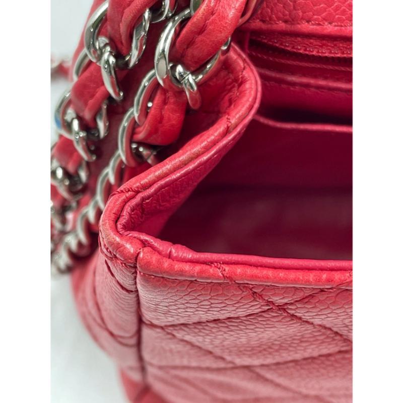 Chanel Classic Flap Maxi Rotes Kaviar-Leder Silberfarbene Hardware Riesiges CC-Logo im Angebot 13