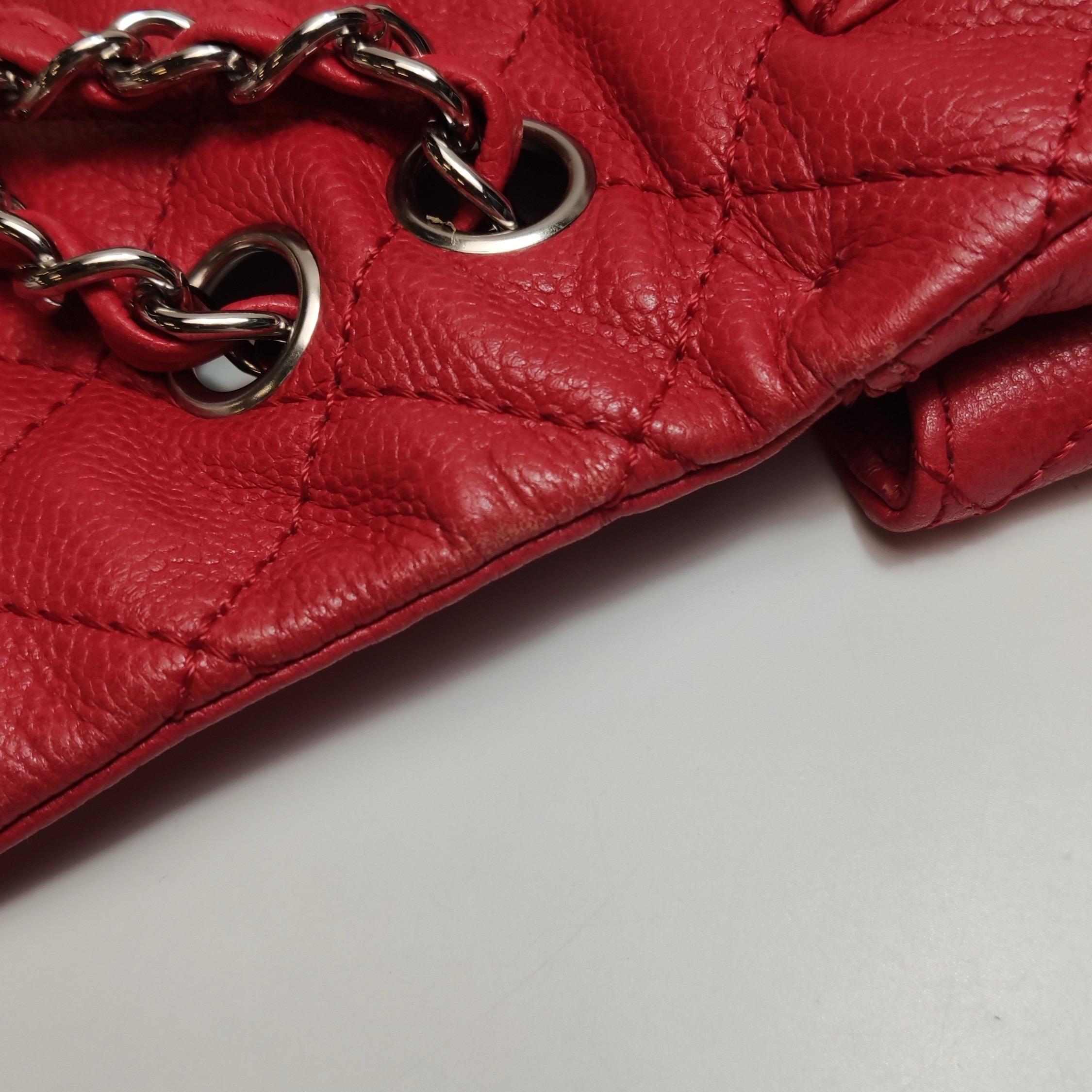 Chanel Classic Flap Maxi Rotes Kaviar-Leder Silberfarbene Hardware Riesiges CC-Logo im Angebot 15