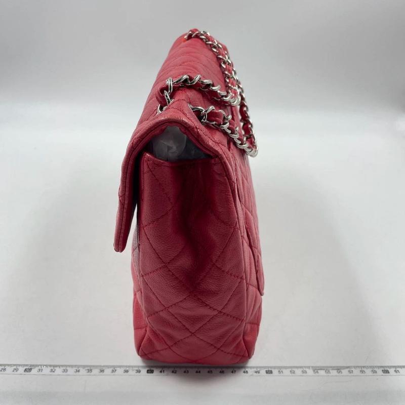 Chanel Classic Flap Maxi Rotes Kaviar-Leder Silberfarbene Hardware Riesiges CC-Logo im Angebot 1