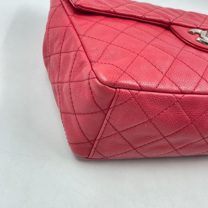 Chanel Classic Flap Maxi Rotes Kaviar-Leder Silberfarbene Hardware Riesiges CC-Logo im Angebot 5