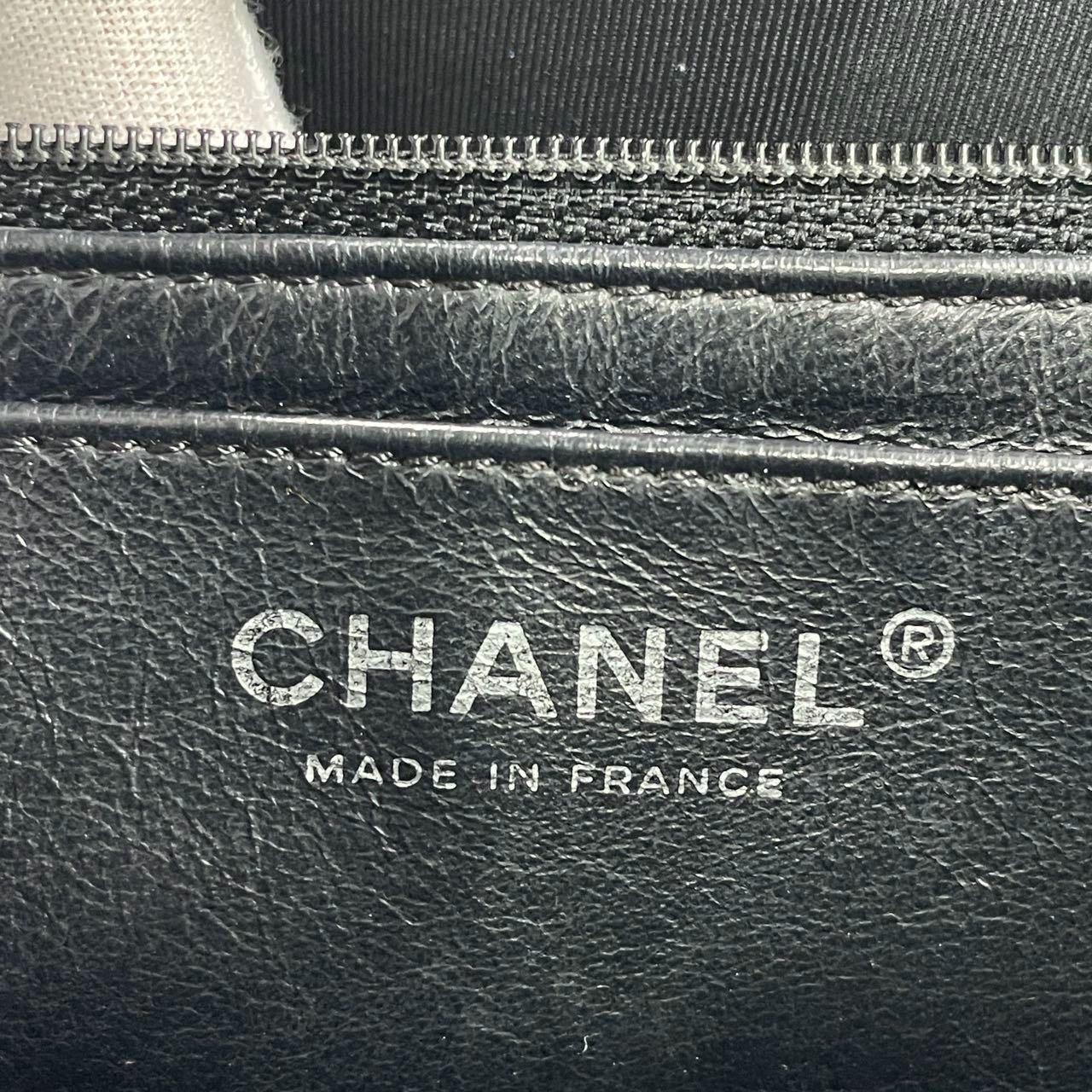 Chanel Classic Flap Maxi Soft Caviar Leather Silver-tone Hardware Giant CC Logo For Sale 4