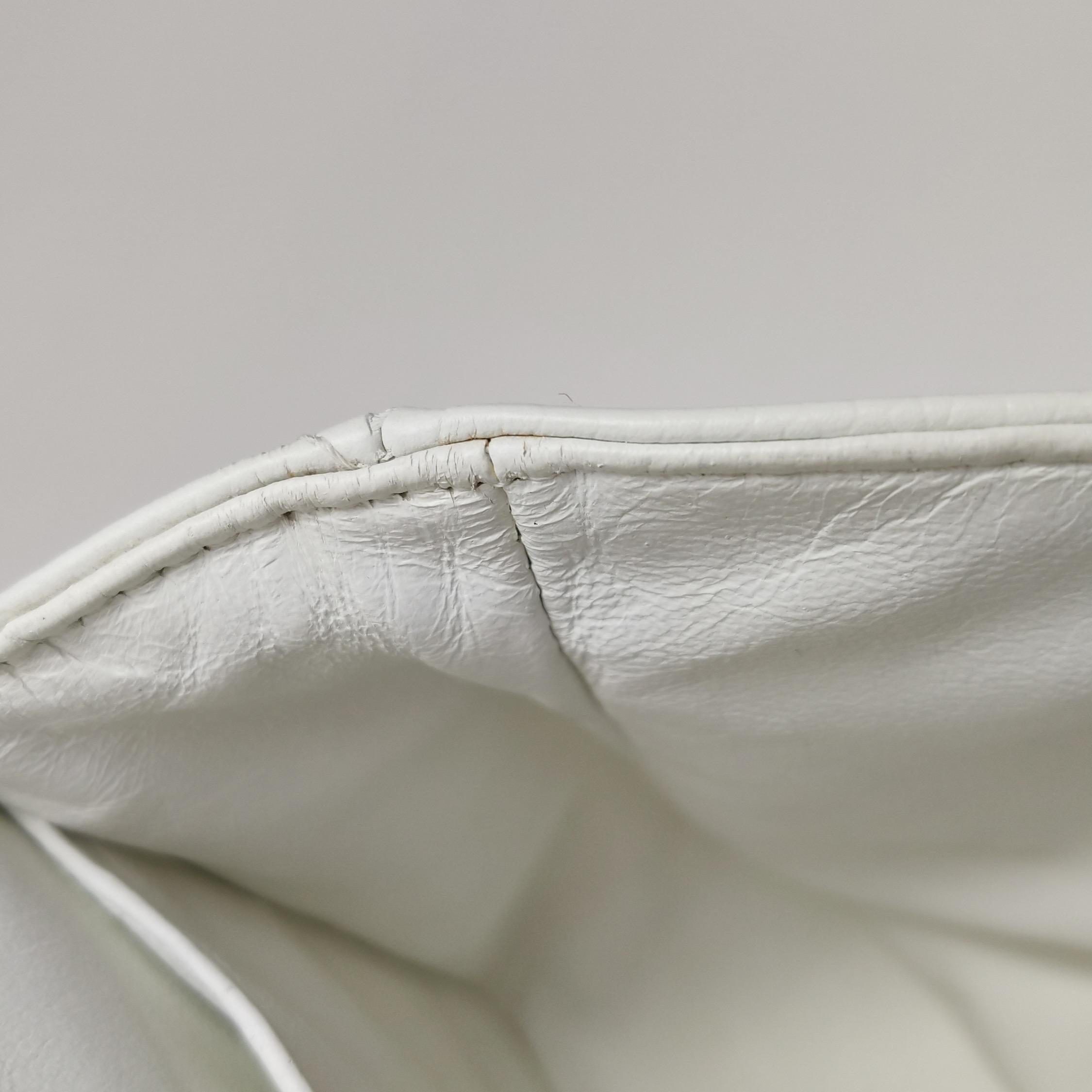 Chanel Classic Flap Medium 2008 White Caviar Leather Silver Hardware im Angebot 5