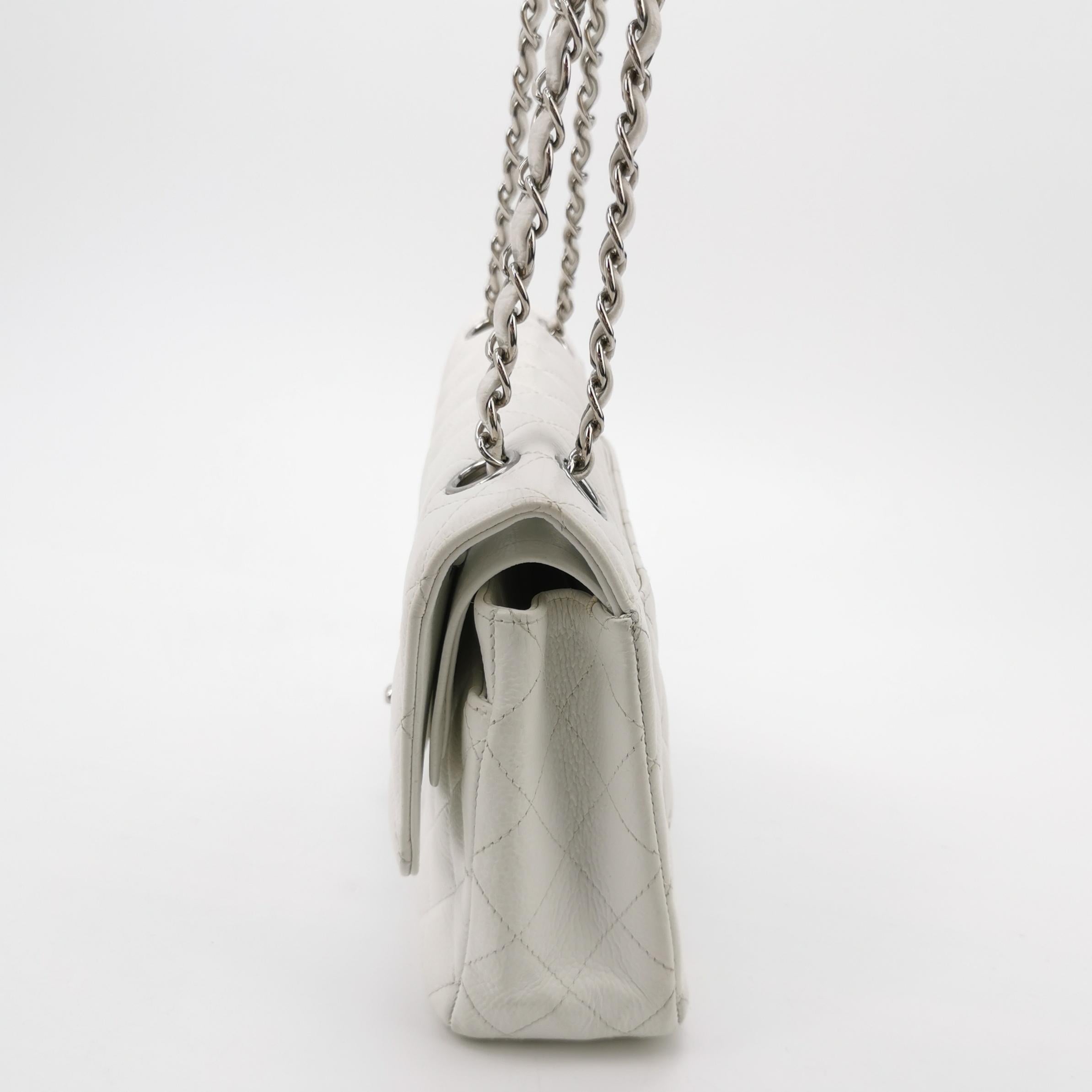 Chanel Classic Flap Medium 2008 White Caviar Leather Silver Hardware (Grau) im Angebot