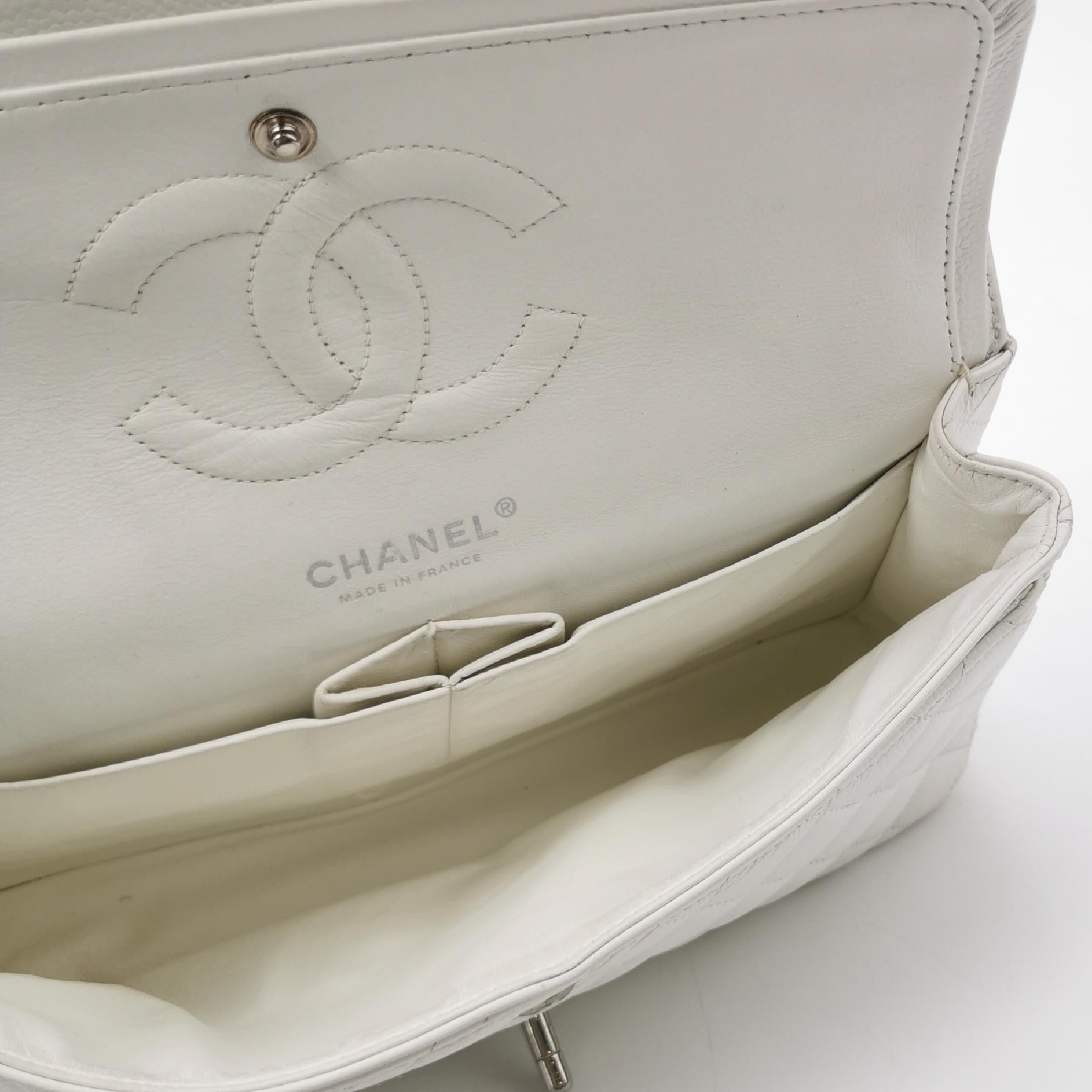 Chanel Classic Flap Medium 2008 White Caviar Leather Silver Hardware im Angebot 3