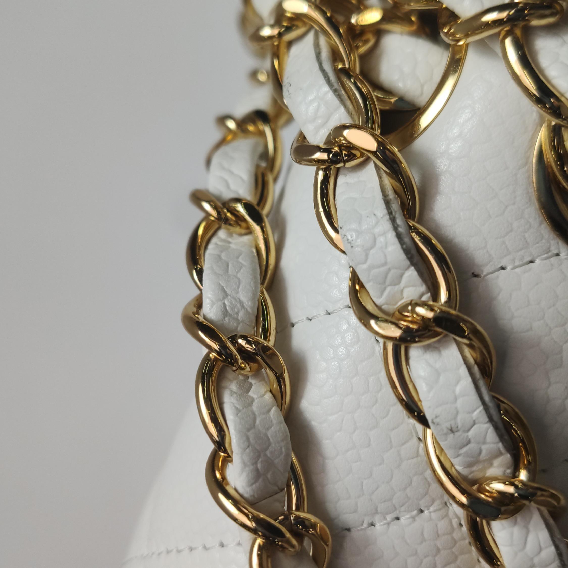 Chanel Classic Flap Medium 2010 White Caviar Leather Gold Hardware im Angebot 5