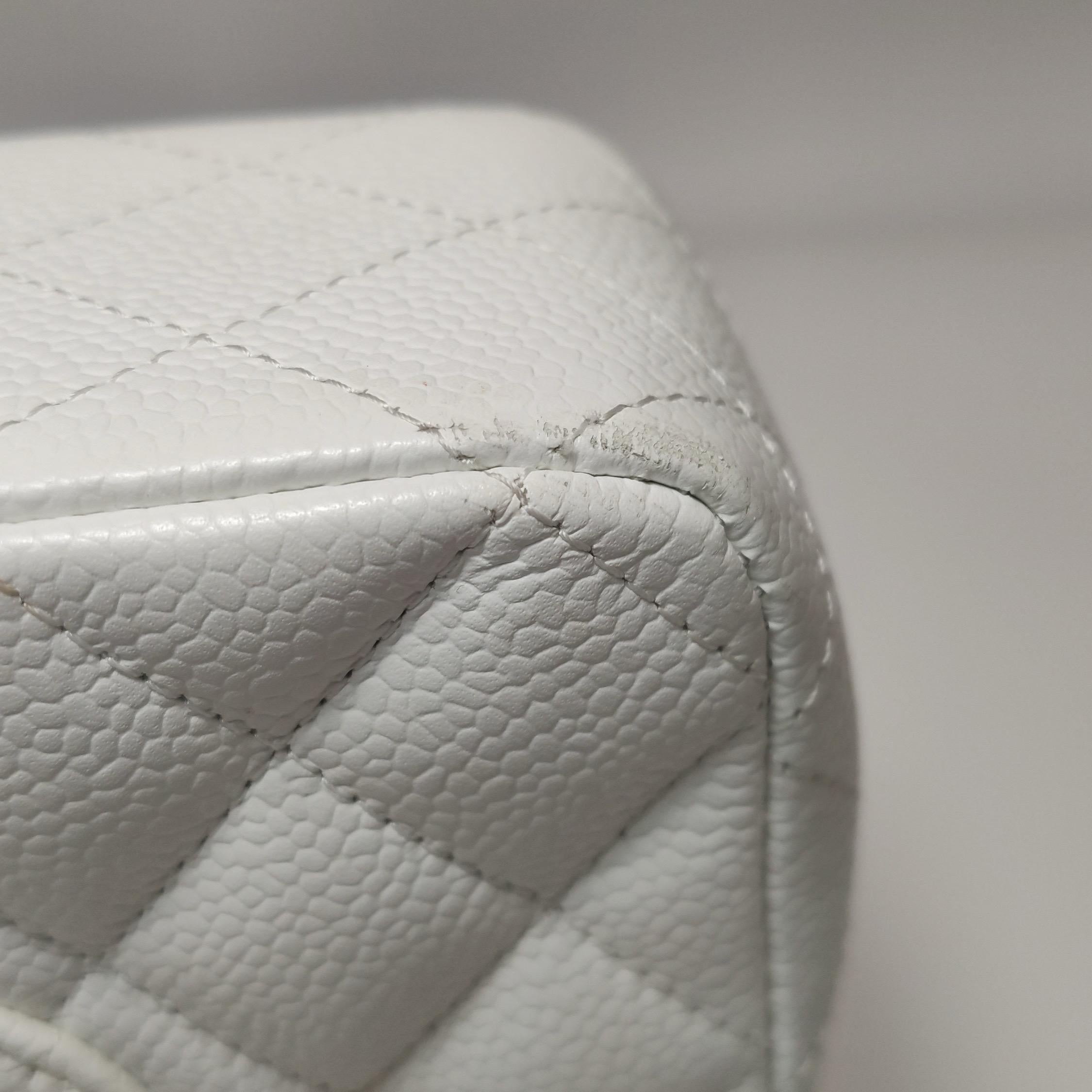 Chanel Classic Flap Medium 2010 White Caviar Leather Gold Hardware im Angebot 8