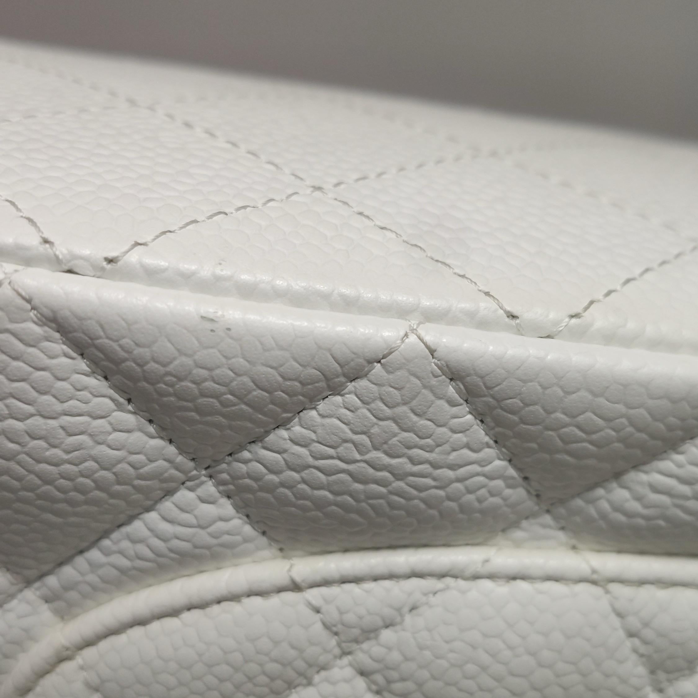 Chanel Classic Flap Medium 2010 White Caviar Leather Gold Hardware im Angebot 9