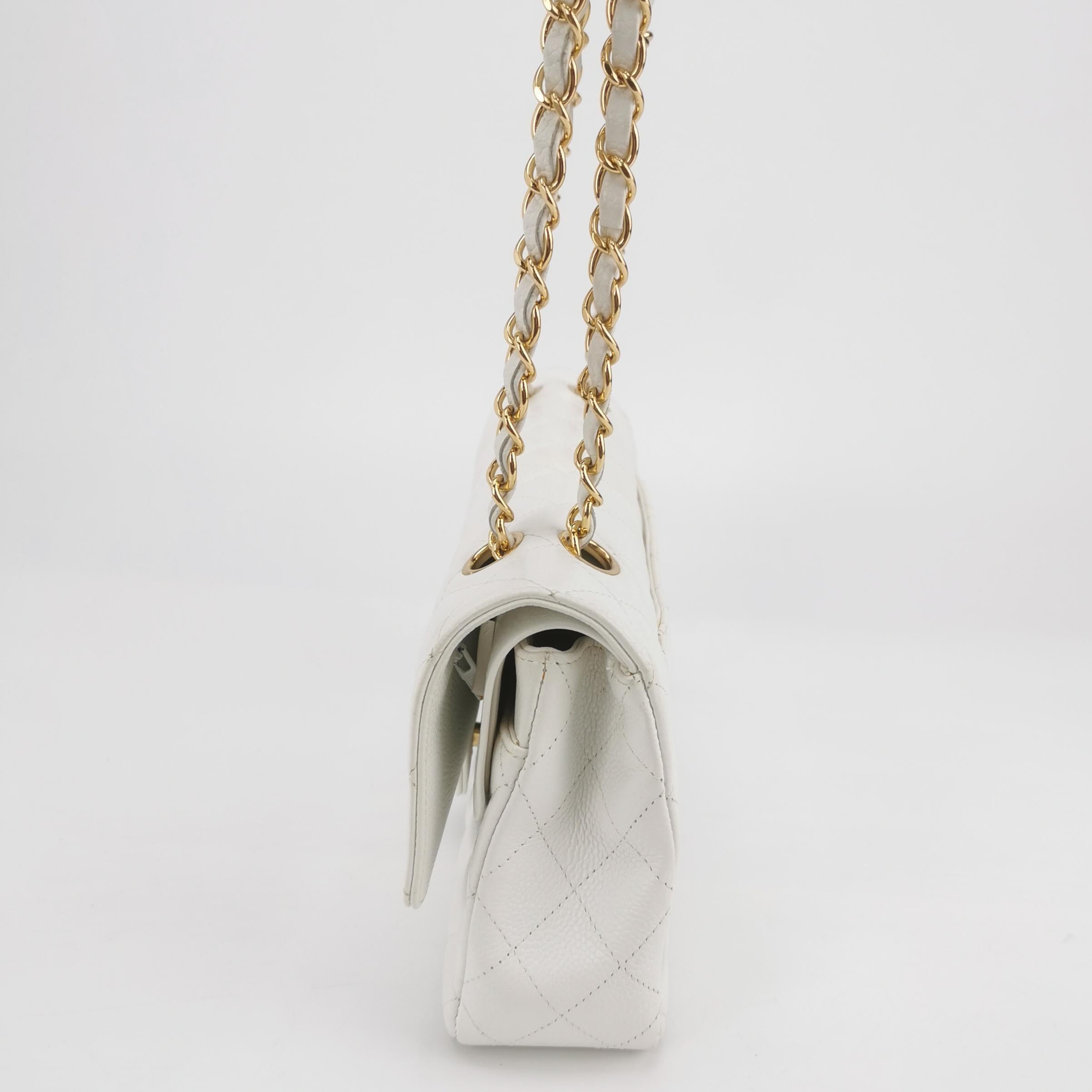 Chanel Classic Flap Medium 2010 White Caviar Leather Gold Hardware (Grau) im Angebot