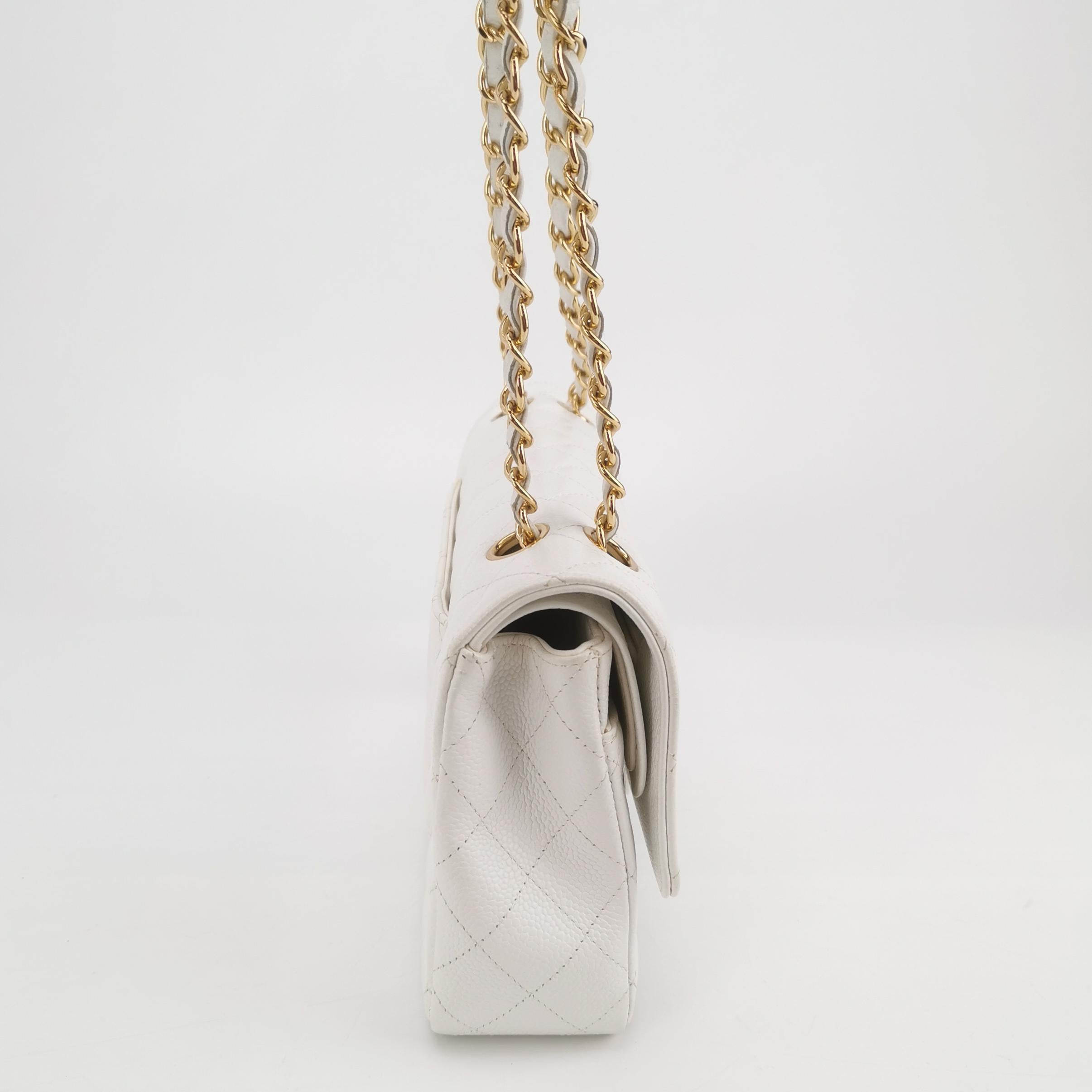 Chanel Classic Flap Medium 2010 White Caviar Leather Gold Hardware im Zustand „Gut“ im Angebot in AUBERVILLIERS, FR