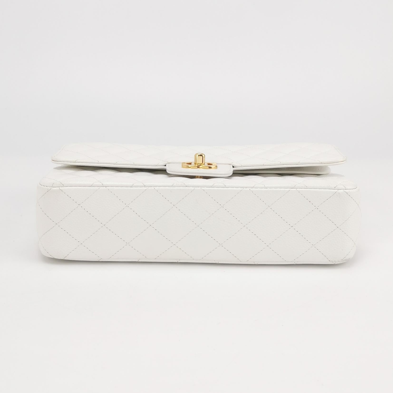 Chanel Classic Flap Medium 2010 White Caviar Leather Gold Hardware im Angebot 1