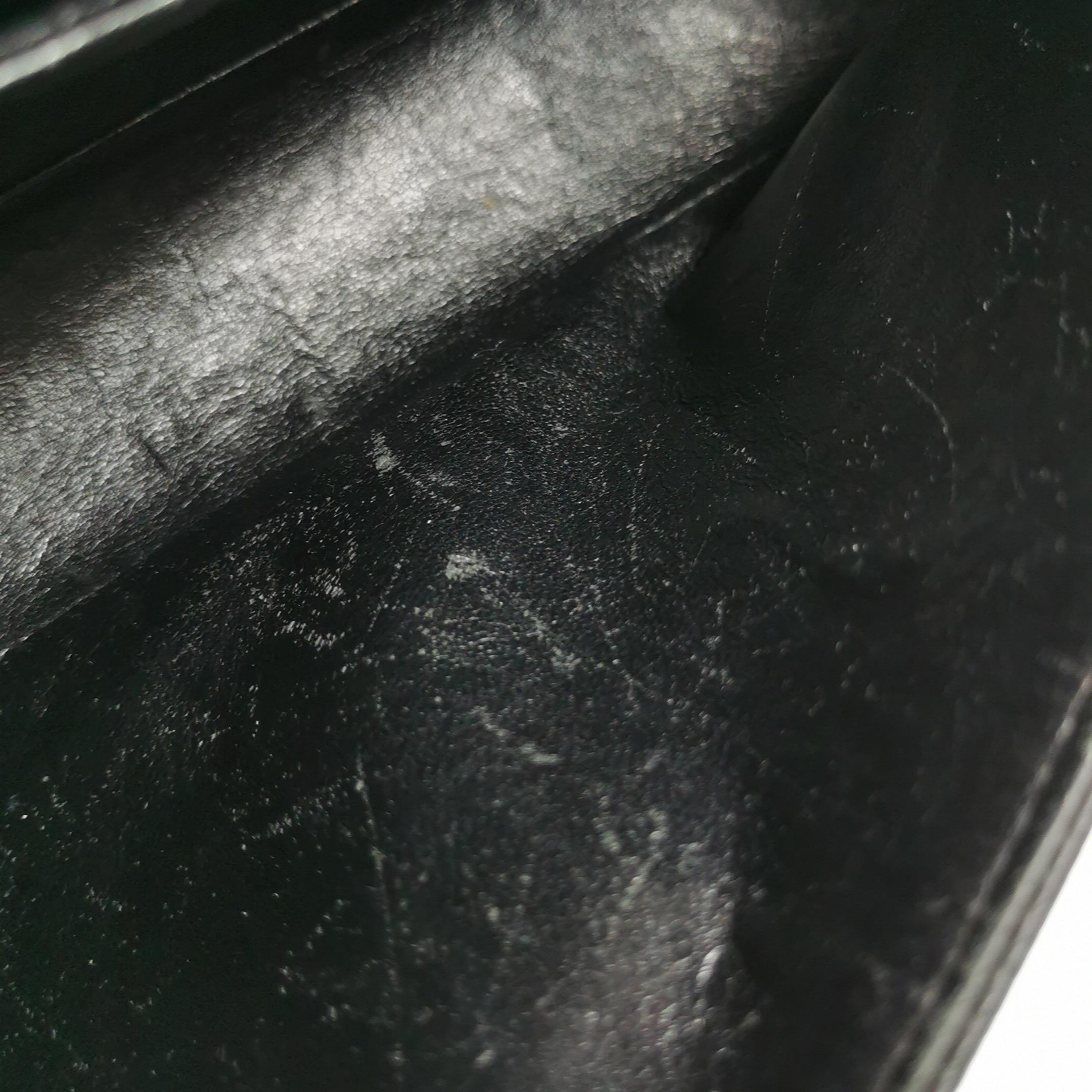 Chanel Classic Flap Medium Schwarz Kaviar Leder Gold Hardware 2009 im Angebot 7