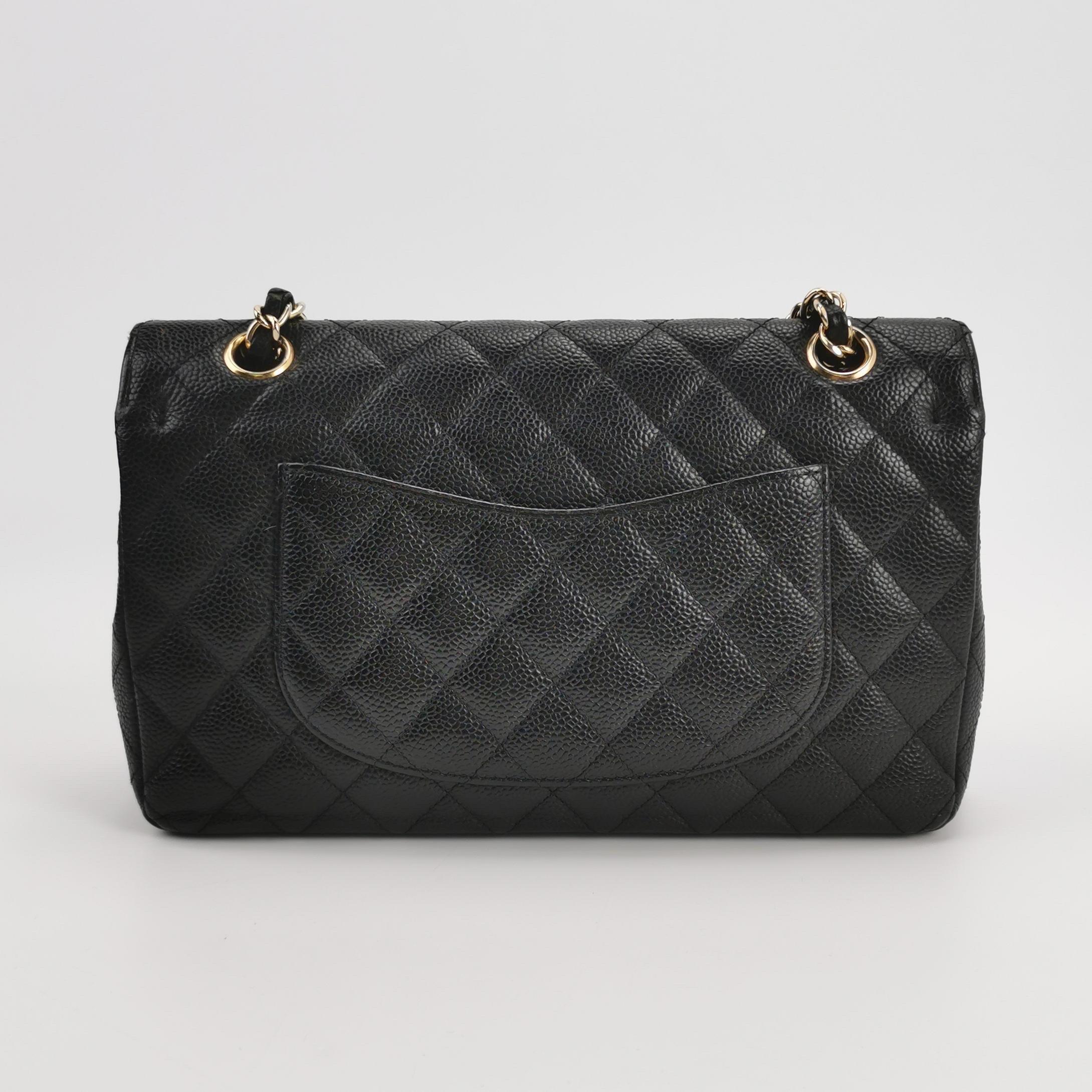 Chanel Classic Flap Medium Schwarz Kaviar Leder Gold Hardware 2009 im Zustand „Gut“ im Angebot in AUBERVILLIERS, FR