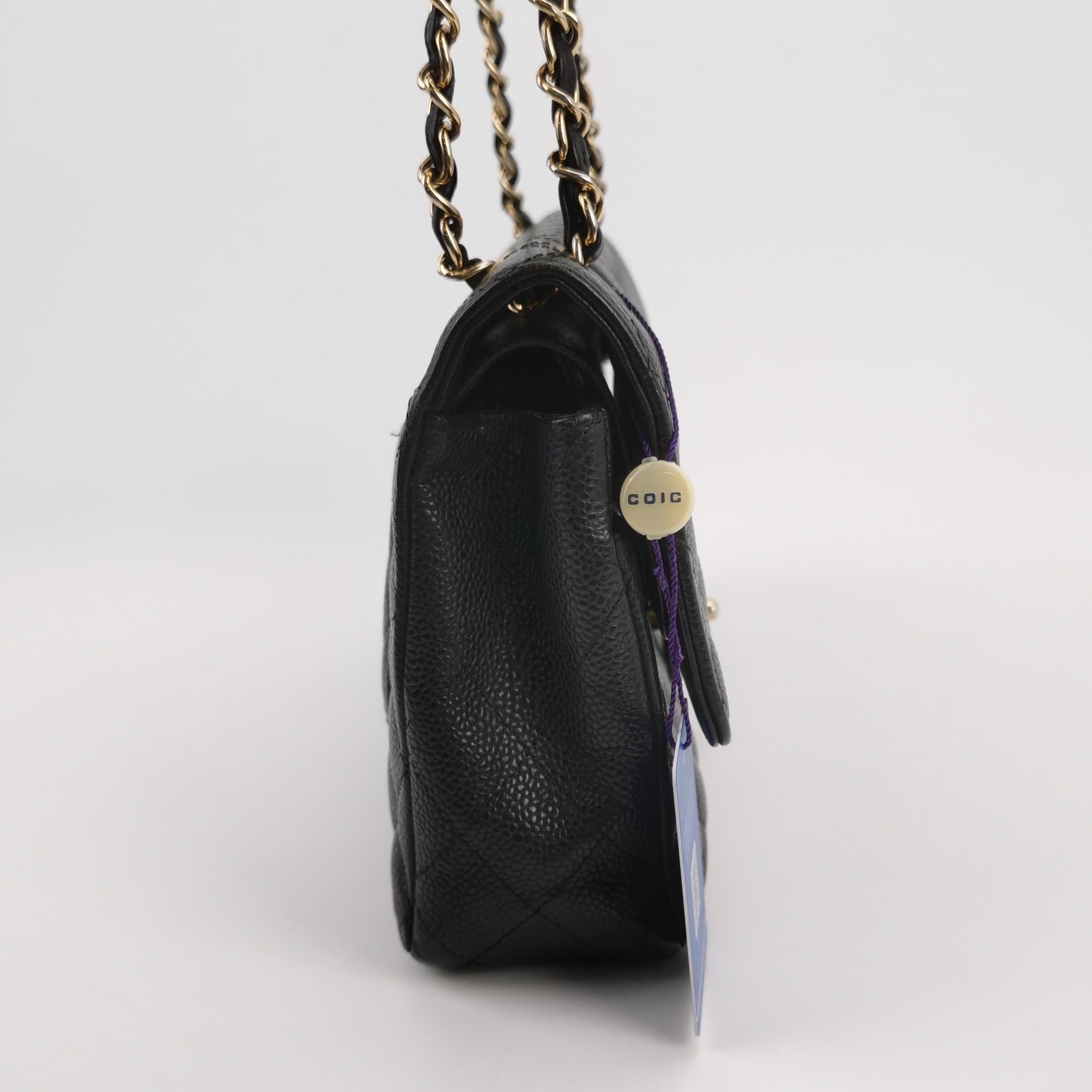 Chanel Classic Flap Medium Schwarz Kaviar Leder Gold Hardware 2009 Damen im Angebot