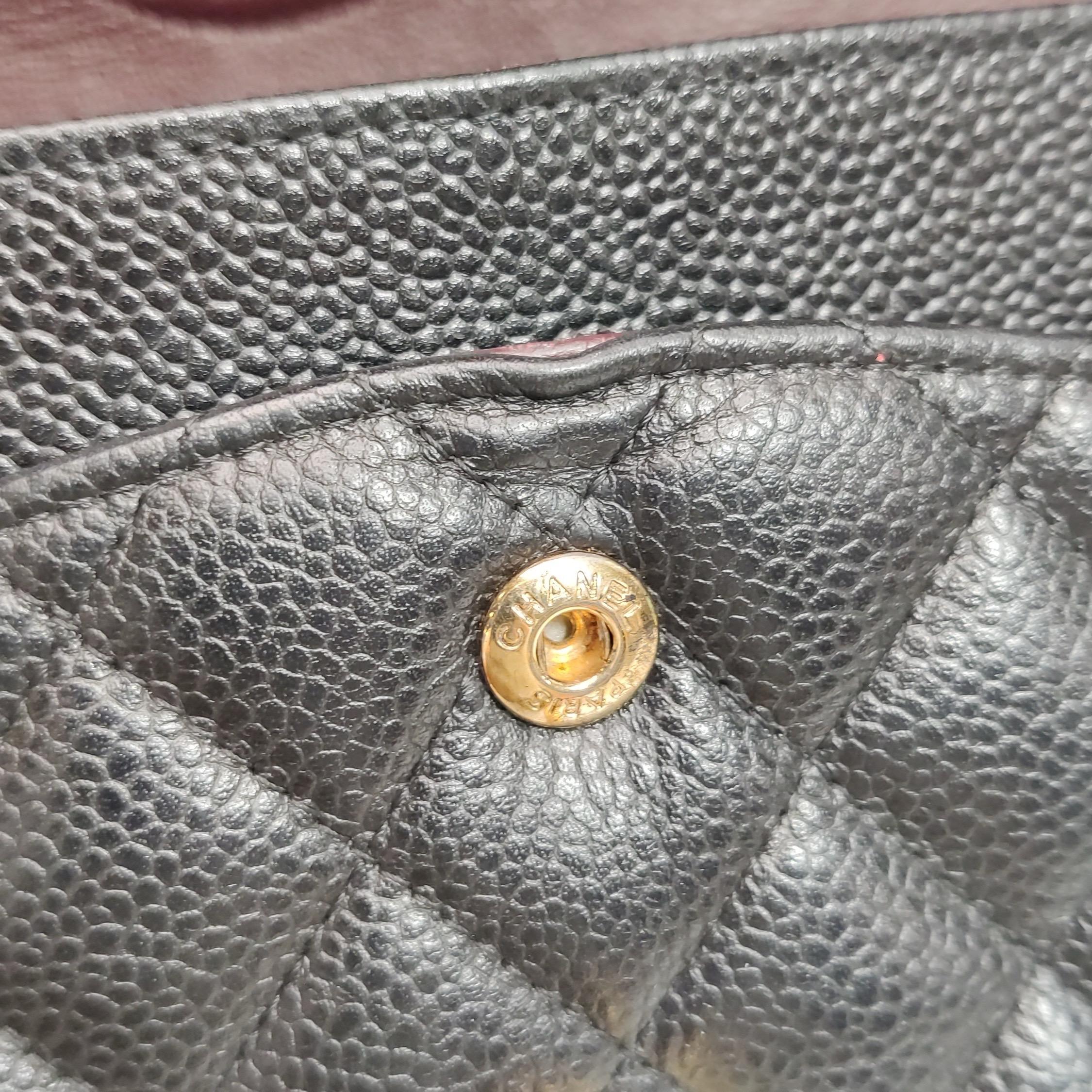 Chanel Classic Leather Medium Black Caviar Leather Gold Hardware, 2014 en vente 7
