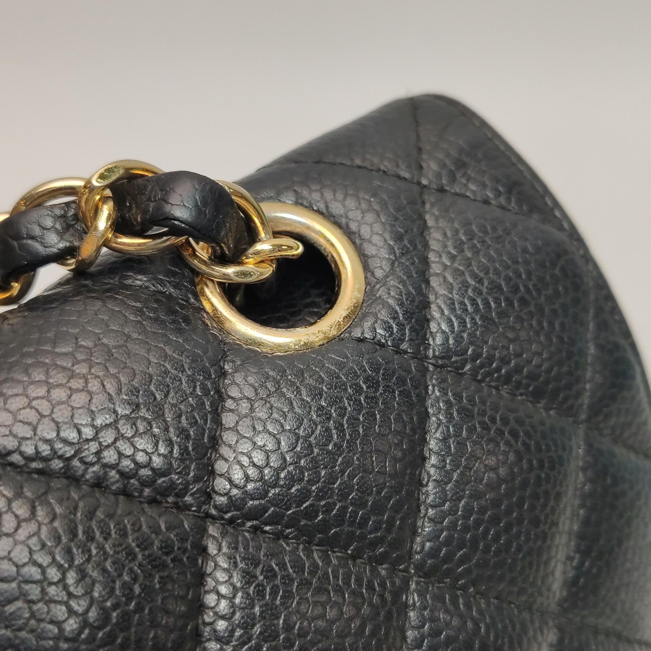 Chanel Classic Leather Medium Black Caviar Leather Gold Hardware, 2014 en vente 10