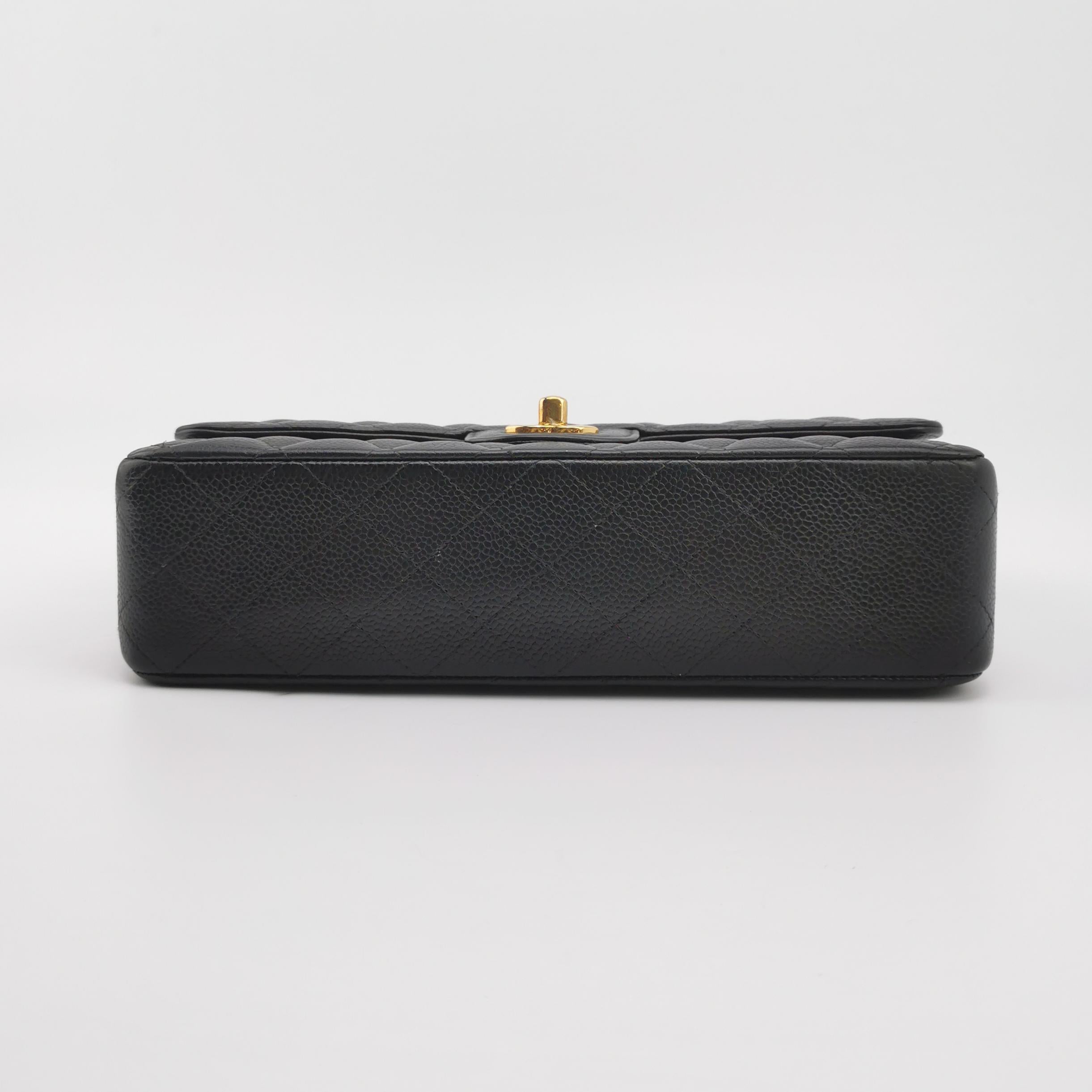Chanel Classic Leather Medium Black Caviar Leather Gold Hardware, 2014 Bon état - En vente à AUBERVILLIERS, FR
