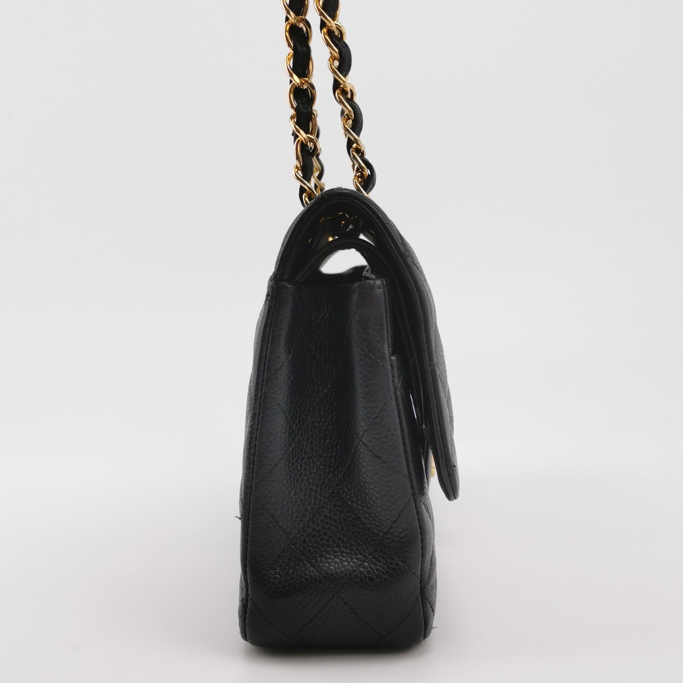 Chanel Classic Leather Medium Black Caviar Leather Gold Hardware, 2014 en vente 1