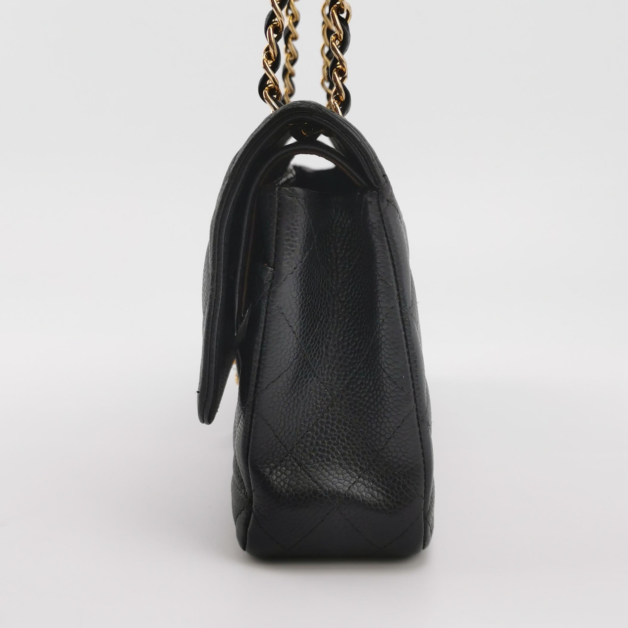 Chanel Classic Leather Medium Black Caviar Leather Gold Hardware, 2014 en vente 2