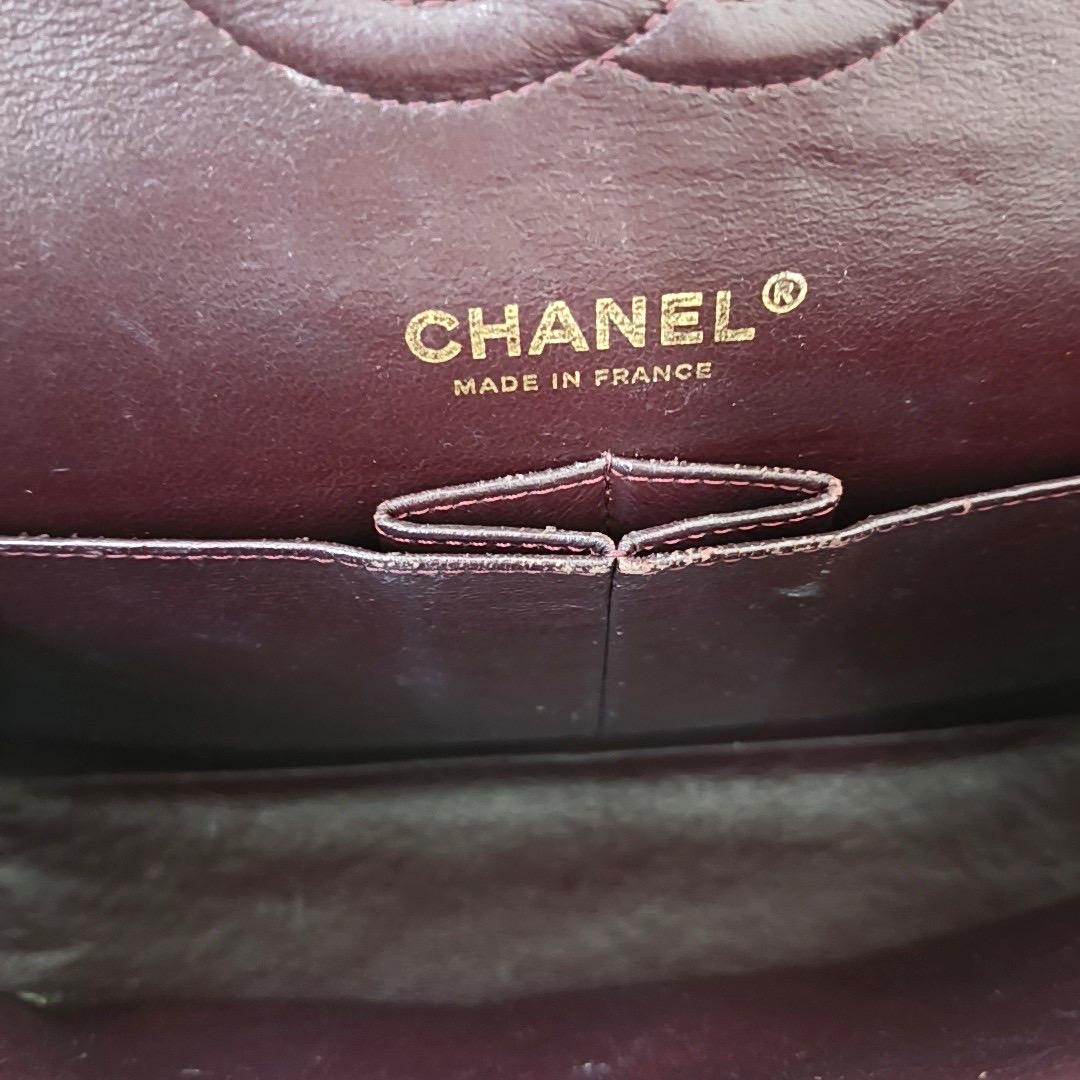 Chanel Classic Flap Medium Black Caviar Leather Gold Hardware en vente 10
