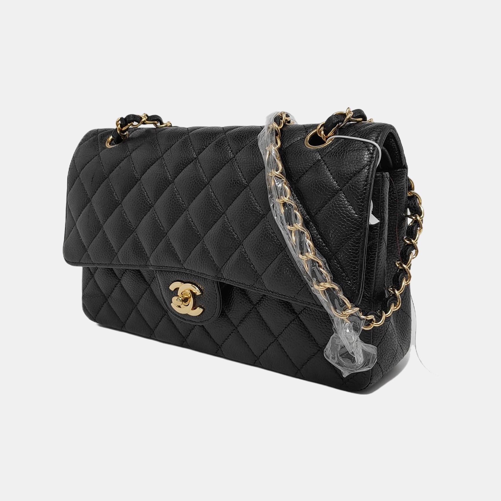 Noir Chanel Classic Flap Medium Black Caviar Leather Gold Hardware en vente
