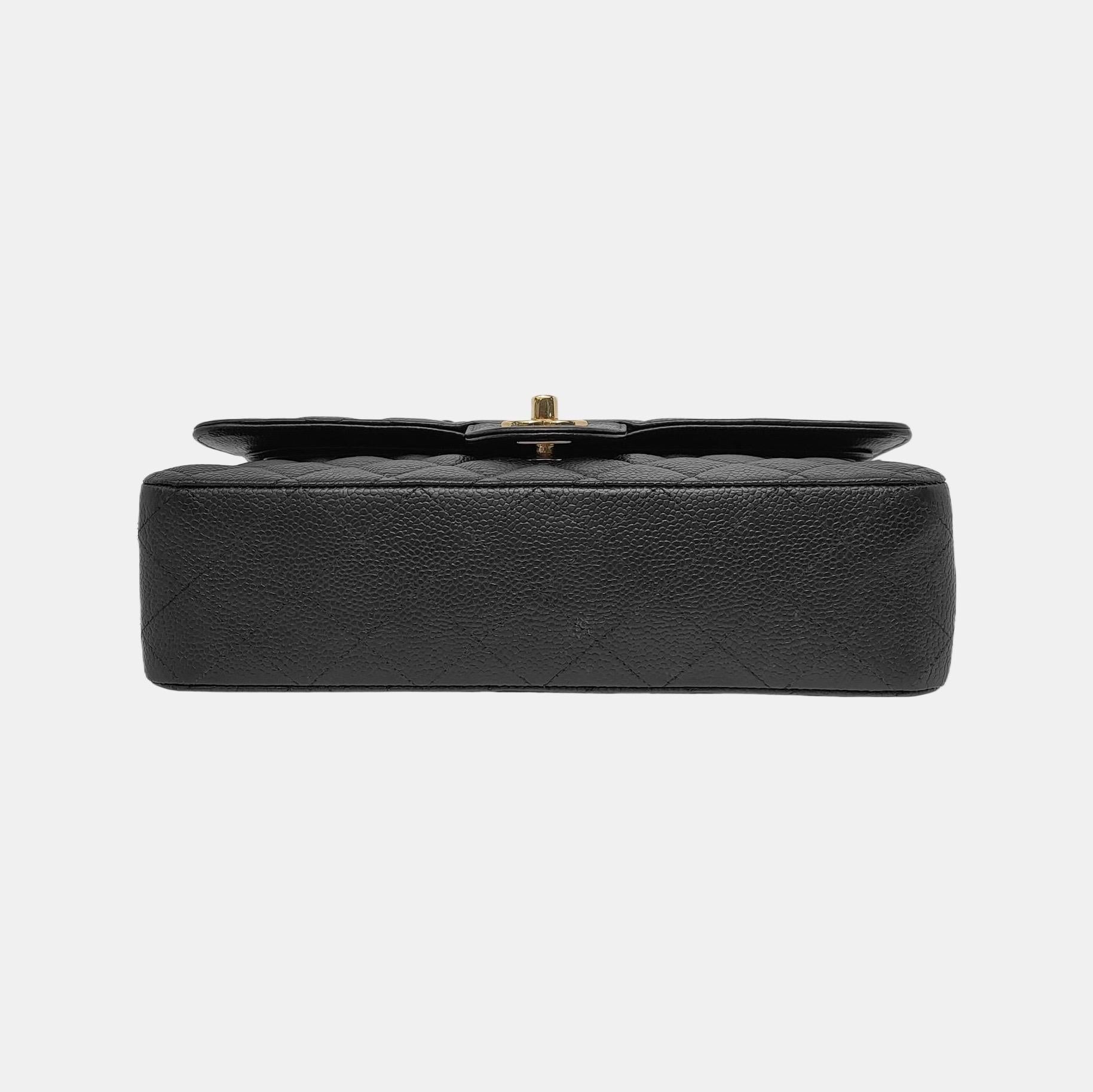Chanel Classic Flap Medium Black Caviar Leather Gold Hardware Bon état - En vente à AUBERVILLIERS, FR