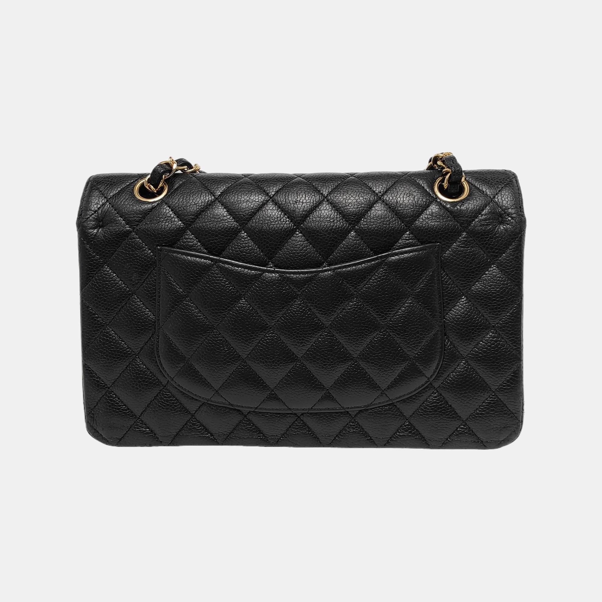 Chanel Classic Flap Medium Black Caviar Leather Gold Hardware Pour femmes en vente