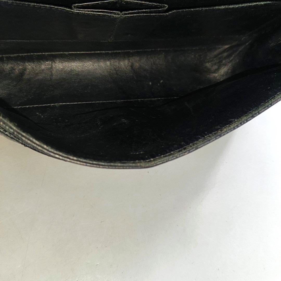 Chanel Classic Flap Medium Schwarzes Kaviar Leder Silberne Hardware im Angebot 10