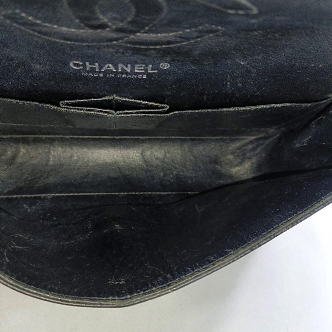 Chanel Classic Flap Medium Schwarzes Kaviar Leder Silberne Hardware im Angebot 12
