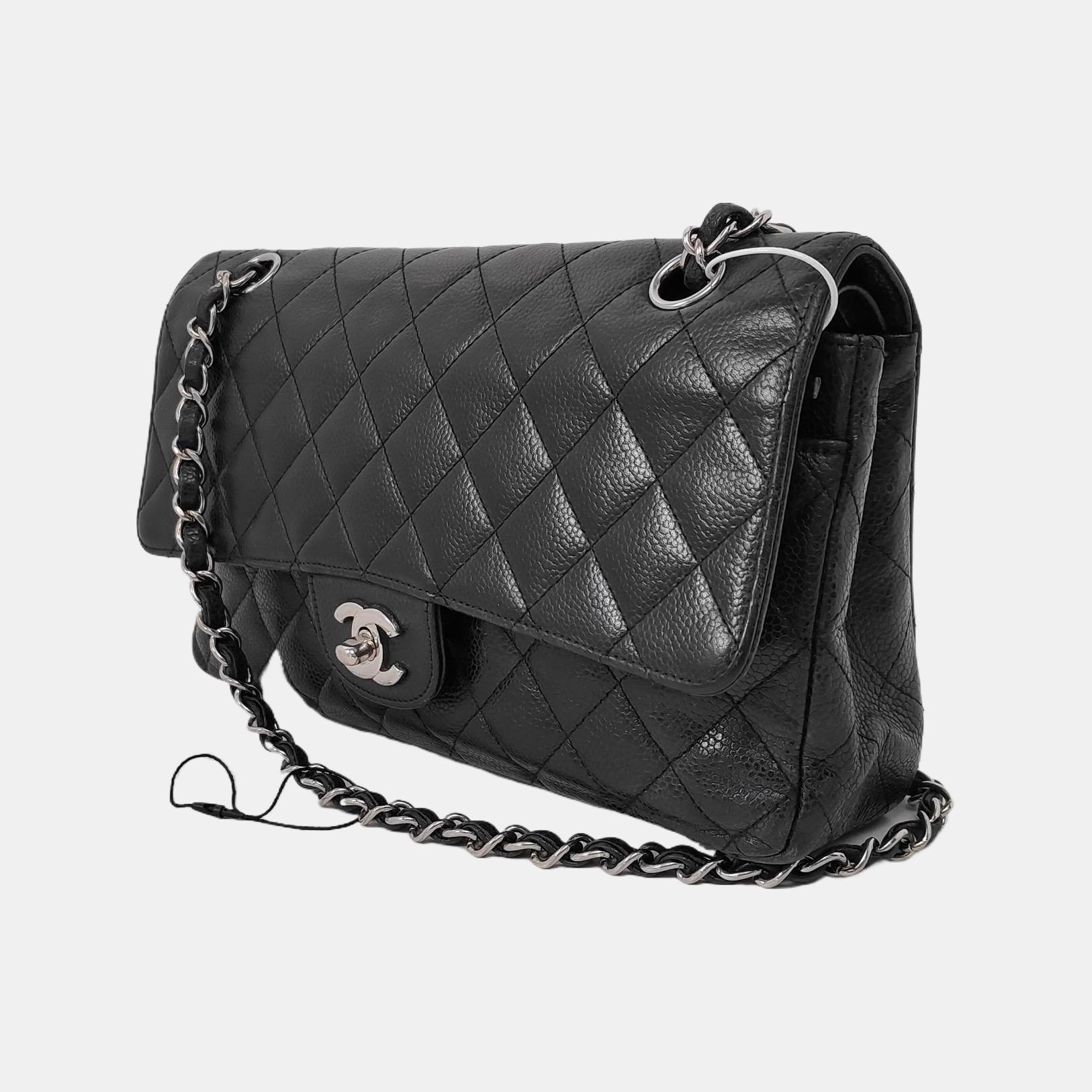 Chanel Classic Flap Medium Schwarzes Kaviar Leder Silberne Hardware im Angebot 2