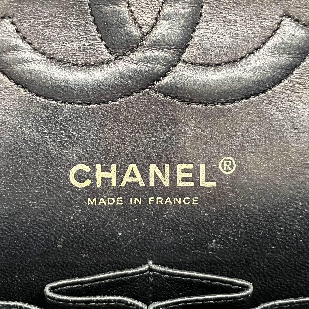 Chanel Classic Flap Medium Black Caviar Leather with 24k Gold Hardware 2008-2009 For Sale 3