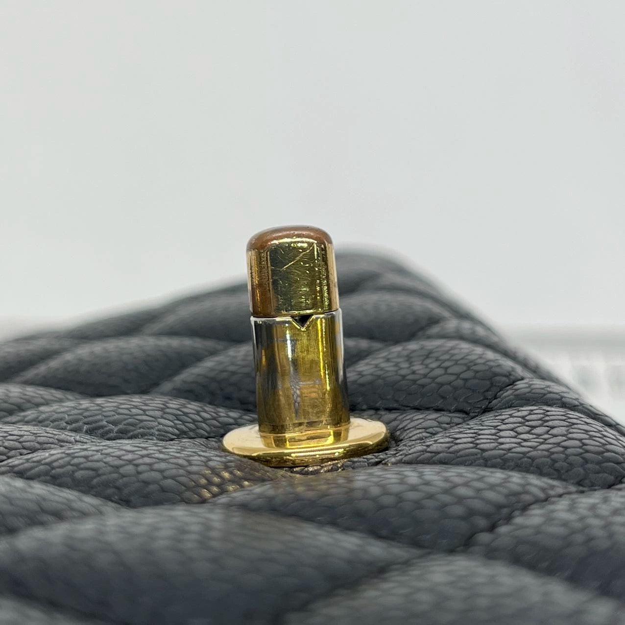 Chanel Classic Flap Medium Black Caviar Leather with 24k Gold Hardware 2008-2009 For Sale 5