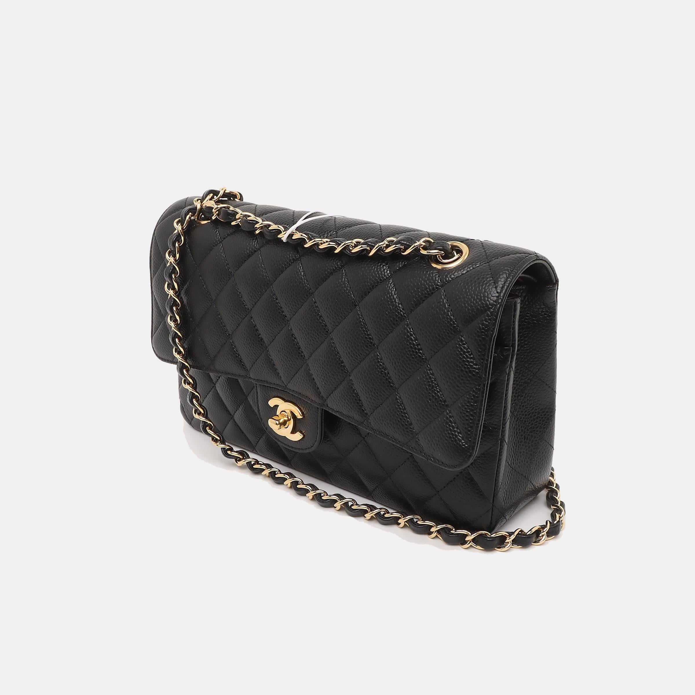 Chanel Classic Flap Medium Black Caviar Leather with Gold-tone Hardware, 2018 In Good Condition In AUBERVILLIERS, FR