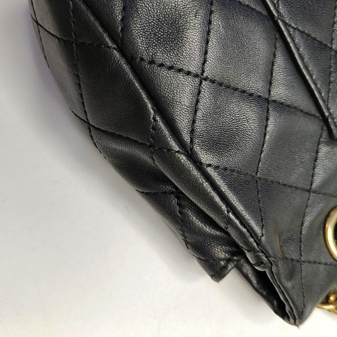 Chanel Classic Flap Medium Schwarz Lammfell Leder Valentine Marine Charms im Angebot 12