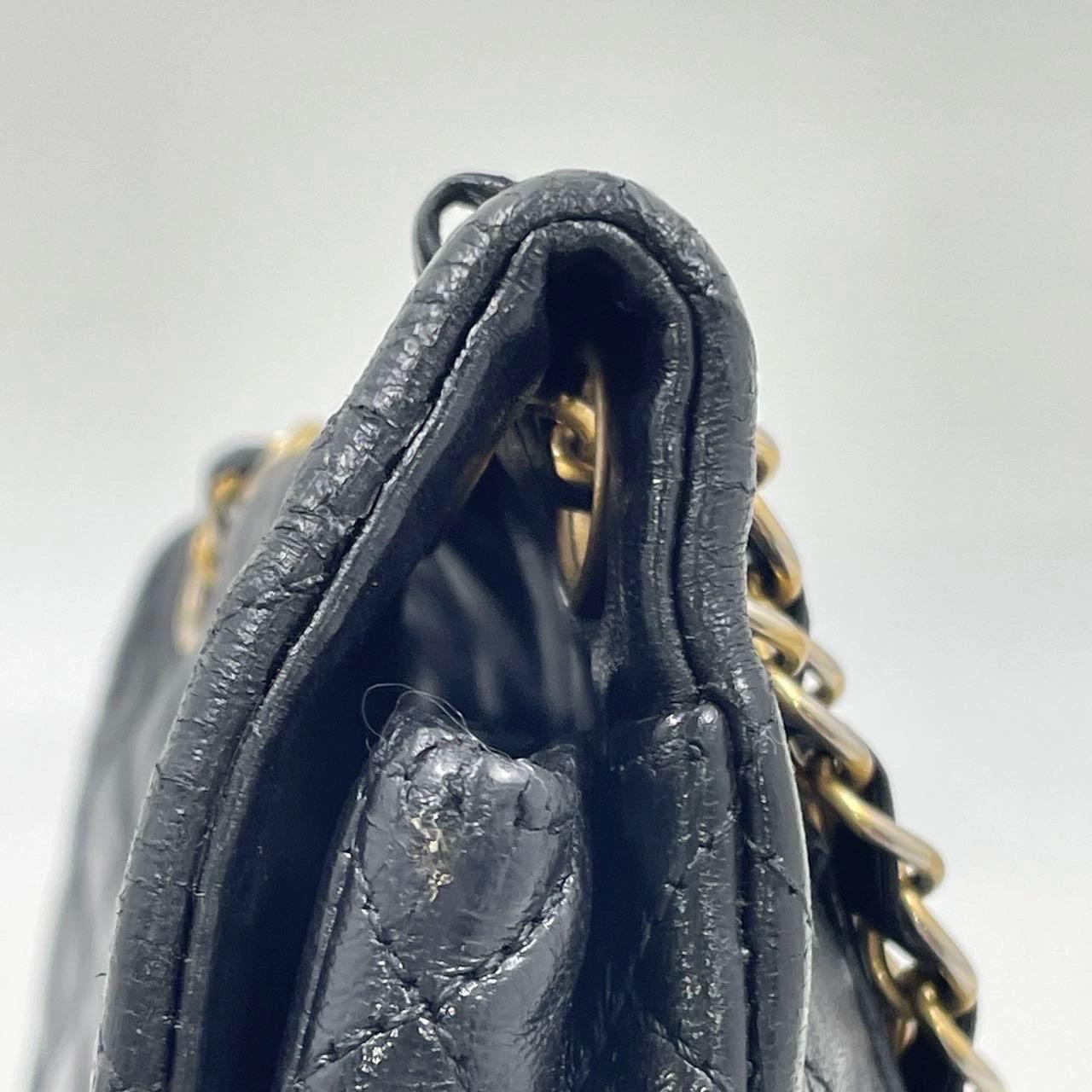 Chanel Classic Flap Medium Noir Cuir d'agneau Valentine Marine Charms en vente 13
